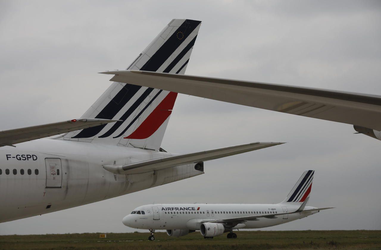 <b></b> Roissy. Un avion d’Air France a été percuté légèrement par un appareil de la compagnie Delta Air Lines.