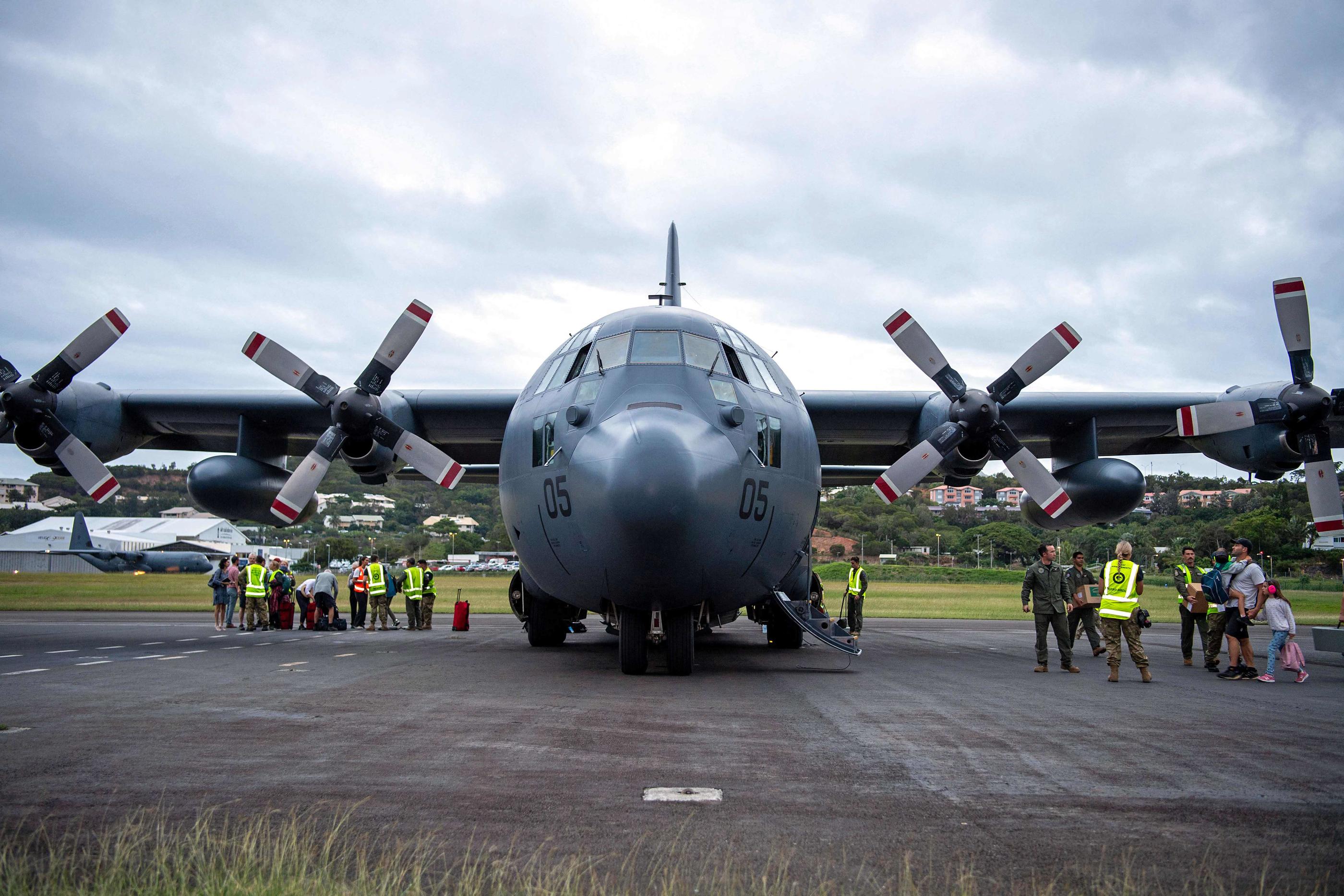 Comme l'Australie, la Nouvelle-Zélande a fait évacuer ses ressortissants depuis la Nouvelle-Calédonie dès le 21 mai, ici à l'aéroport de Nouméa-Magenta. AFP/ NEW ZEALAND DEFENCE FORCE