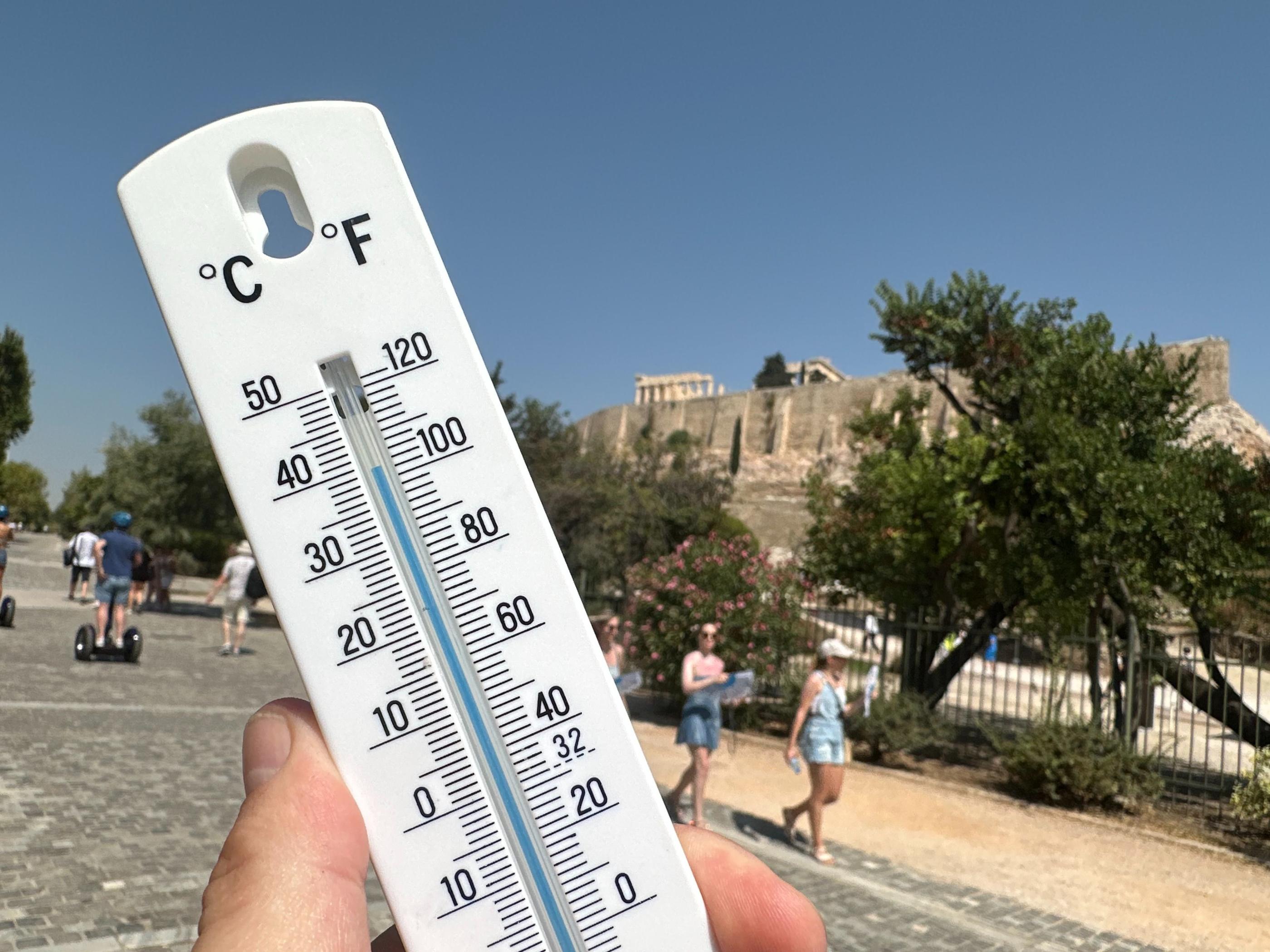 Athènes (Grèce), vendredi 21 juillet. Il fait près de 40°C à 11 heures au pied de l'Acropole, qui ferme aux touristes aux heures les plus chaudes. LP/Merwane Mehadji