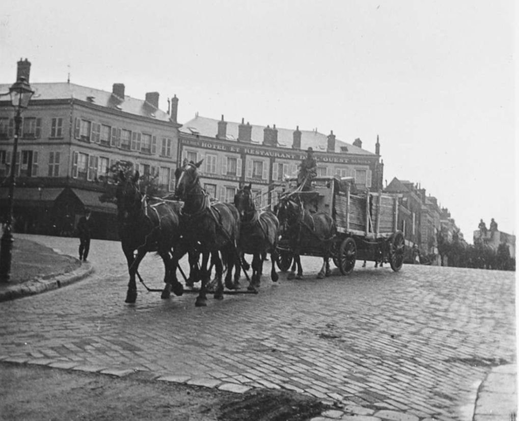 Le Wild West Show a débarqué à Chartres avec trois trains, d’innombrables chariots, 500 chevaux et 800 hommes. DR