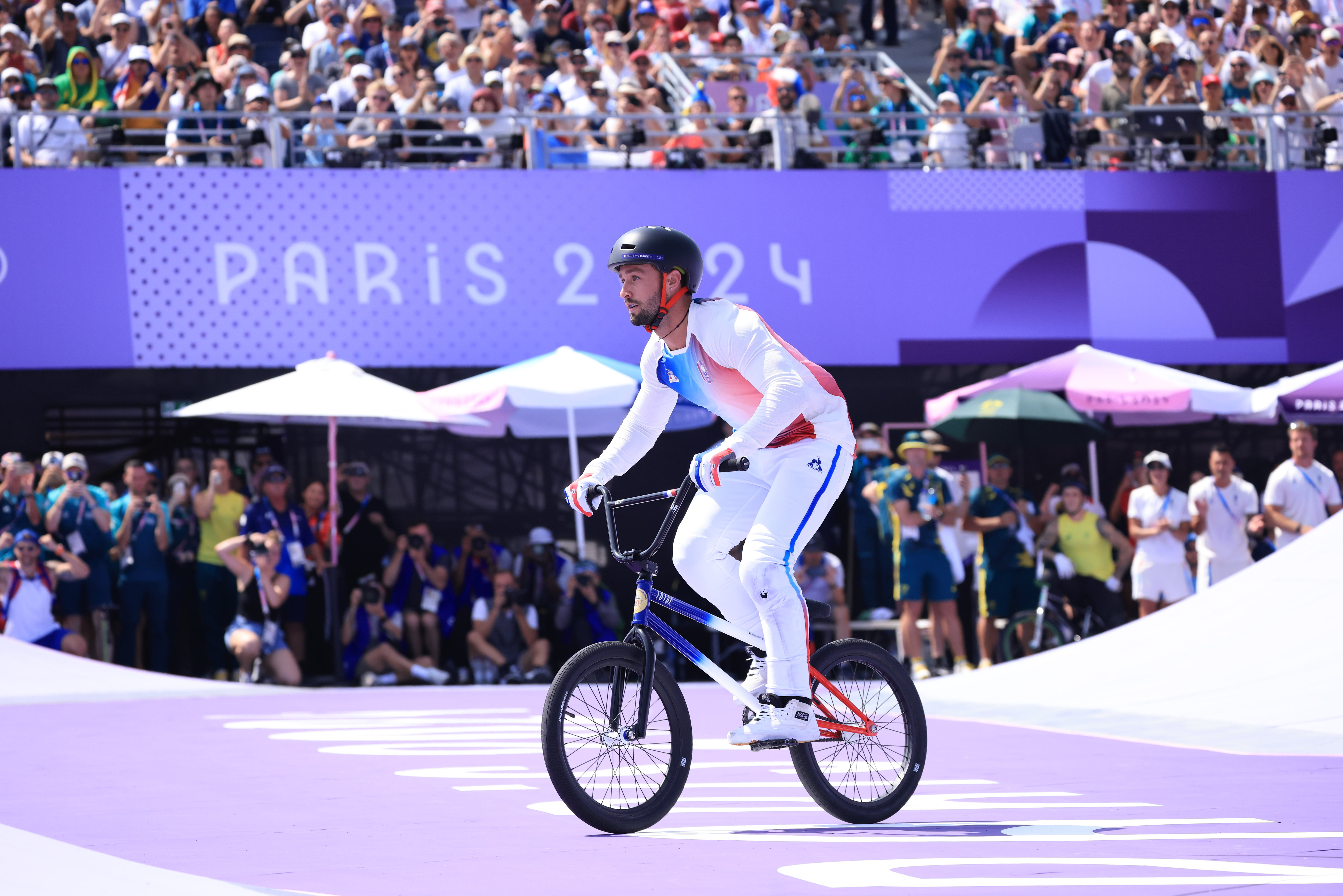 Après sa chute dans son premier run, Anthony Jeanjean a fait exulter la place de la Concorde. LP / Olivier Arandel