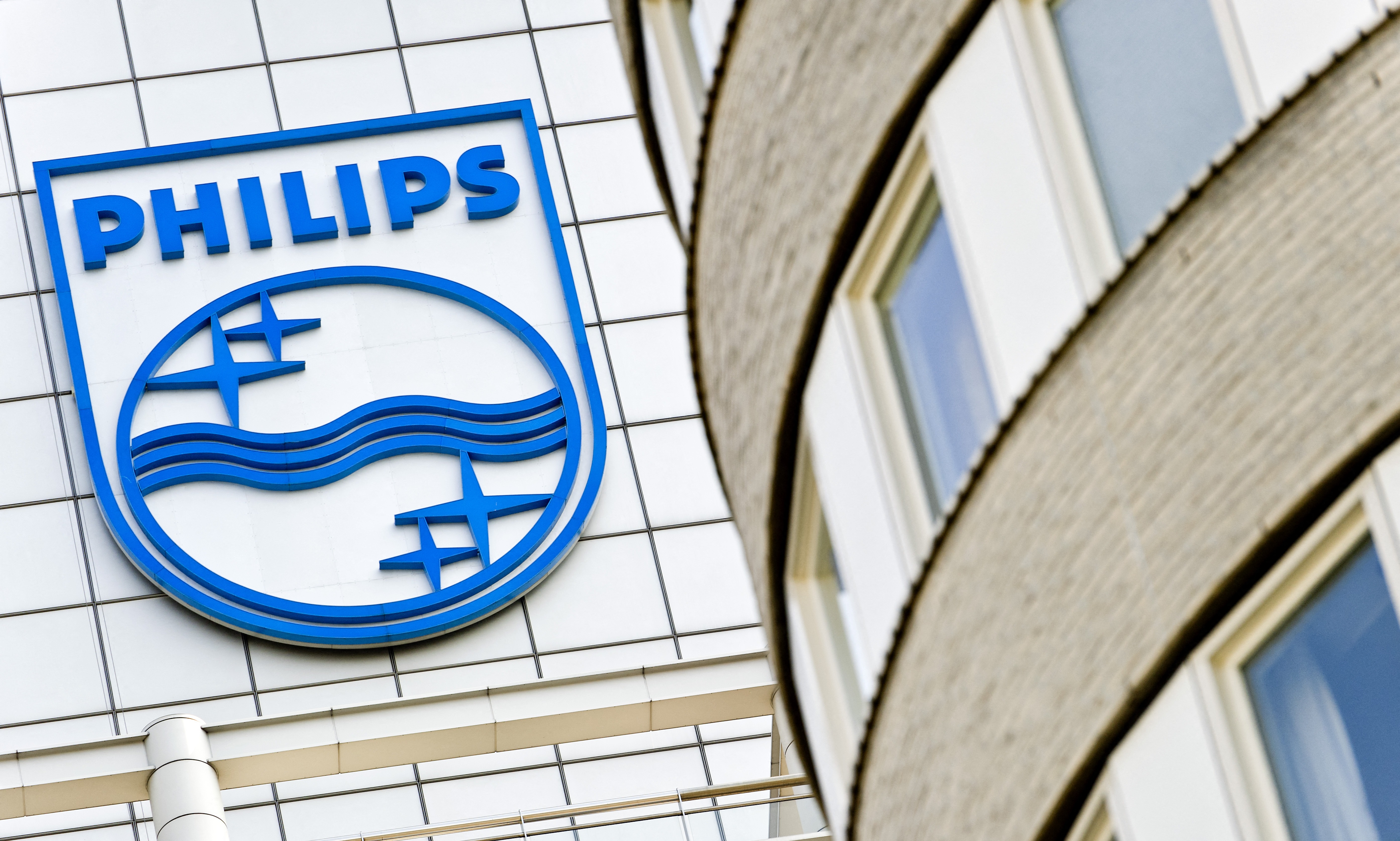 Philips avait rappelé massivement des respirateurs en 2021. AFP/Koen Van Weel