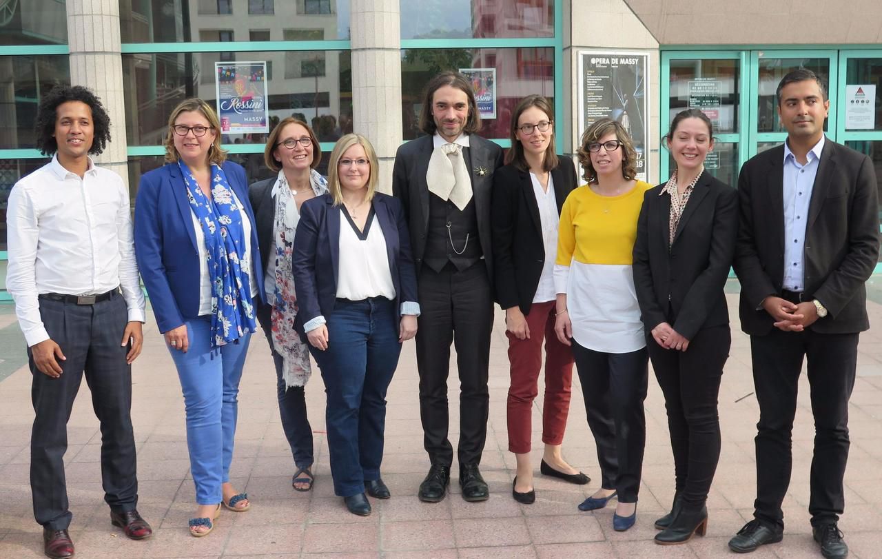 <b></b> Les 9 candidats investis « La République en marche » ont lancé ensemble ce jeudi à Massy leur campagne pour les législatives en Essonne. De gauche à droite : Pierre-Alain Raphan, Daphné Ract-Madoux, Murielle Kernreuter, Laëtitia Romeiro-Dias, Cédric Villani, Amélie de Montchalin, Marie Guévenoux, Marie-Pierre Rixain et Antoine Pavamani 