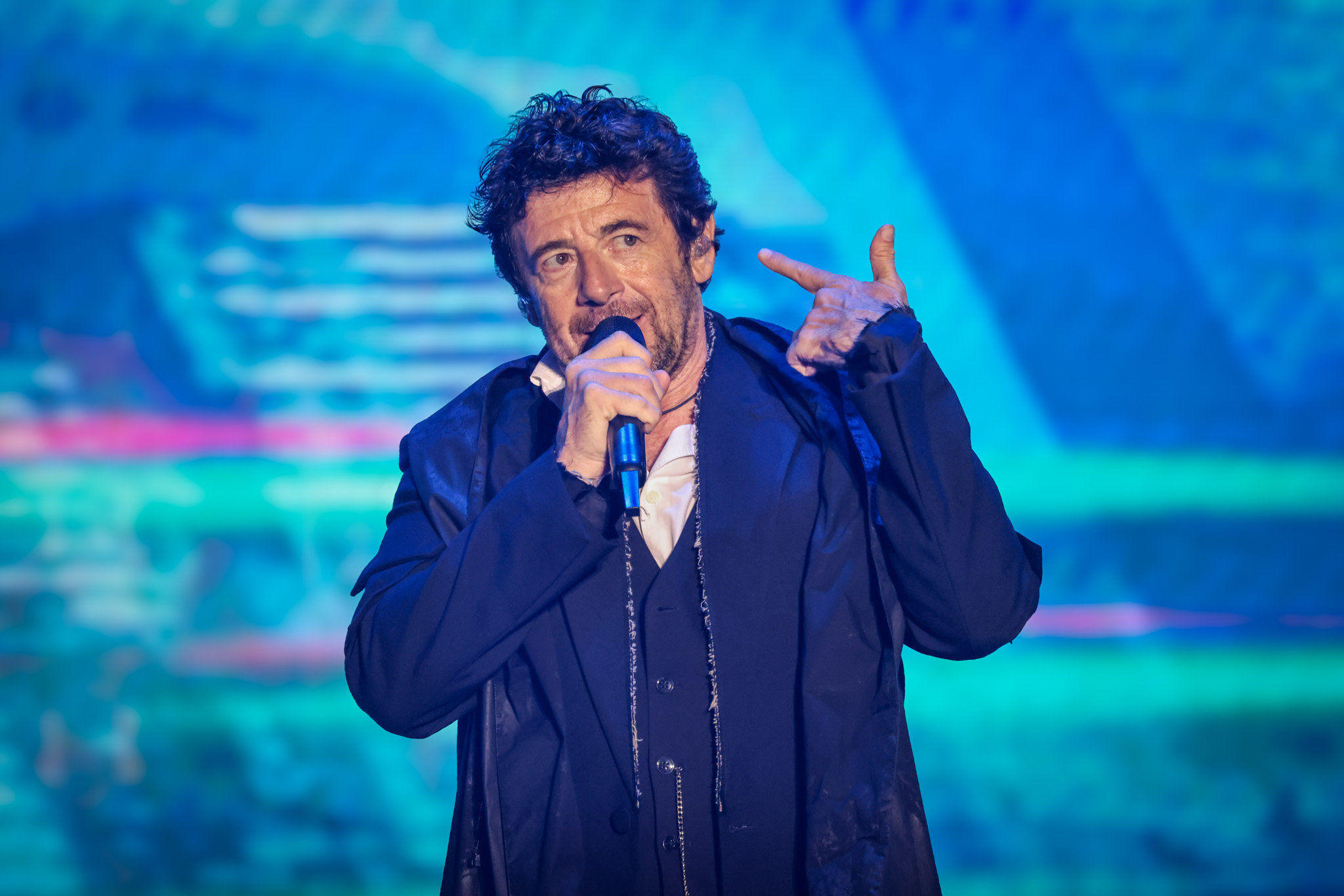 Ses textes font écho à l'actualité » : sur la tournée engagée de Patrick  Bruel - Le Parisien