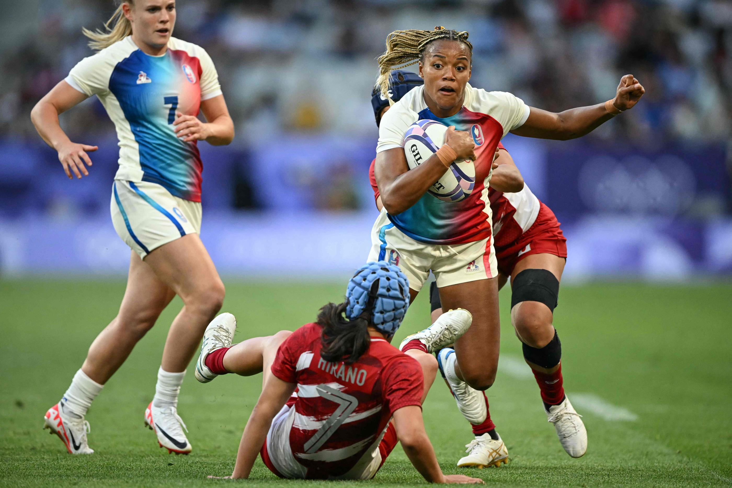 Iän Jason et l'équipe de France féminine de rugby à 7 filent vers les quarts de finale. AFP