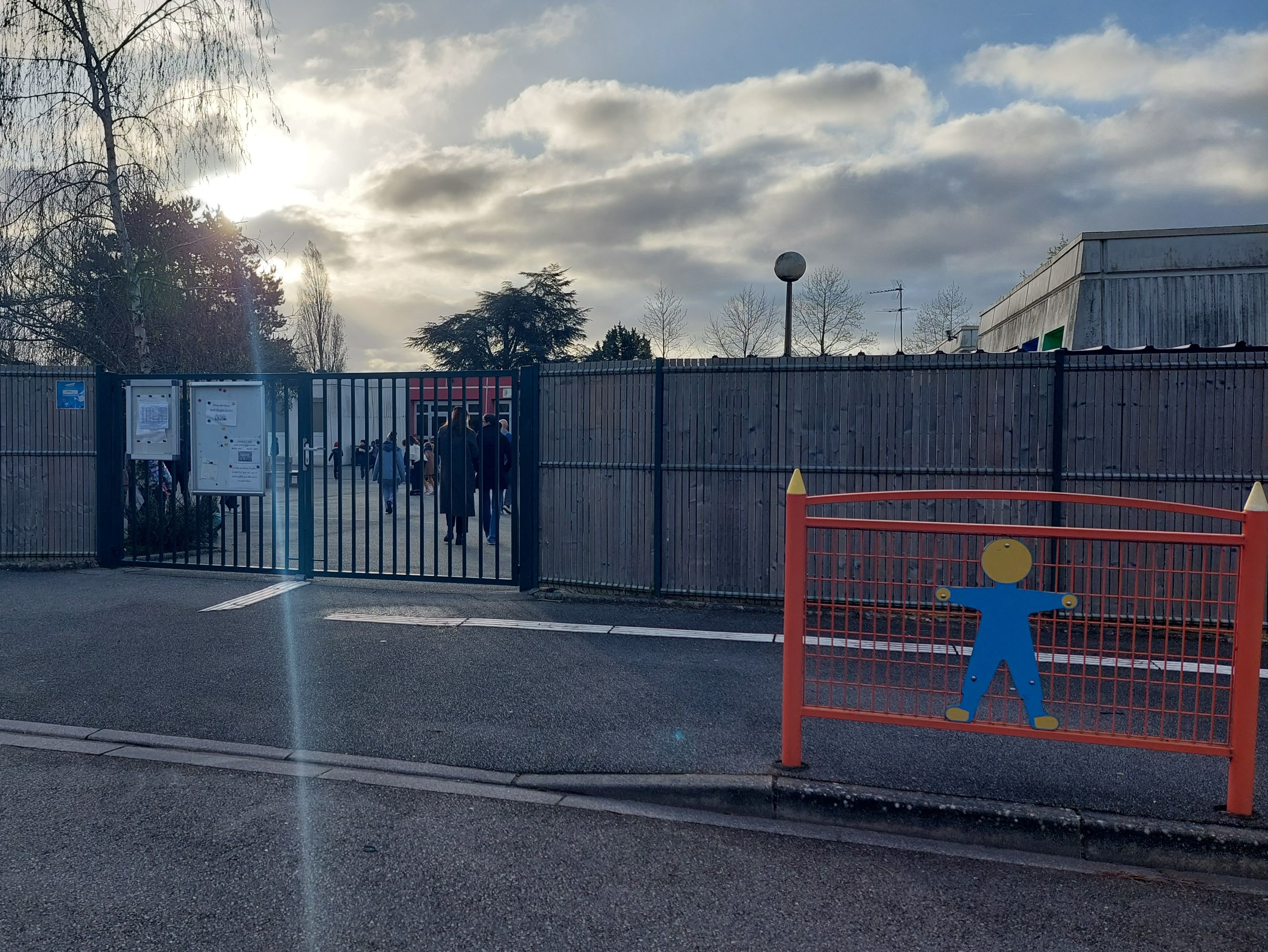 Plaisir (Yvelines), le 2 avril. L'école élémentaire Jules-Vallès accueille 112 élèves. LP/Virginie Wéber