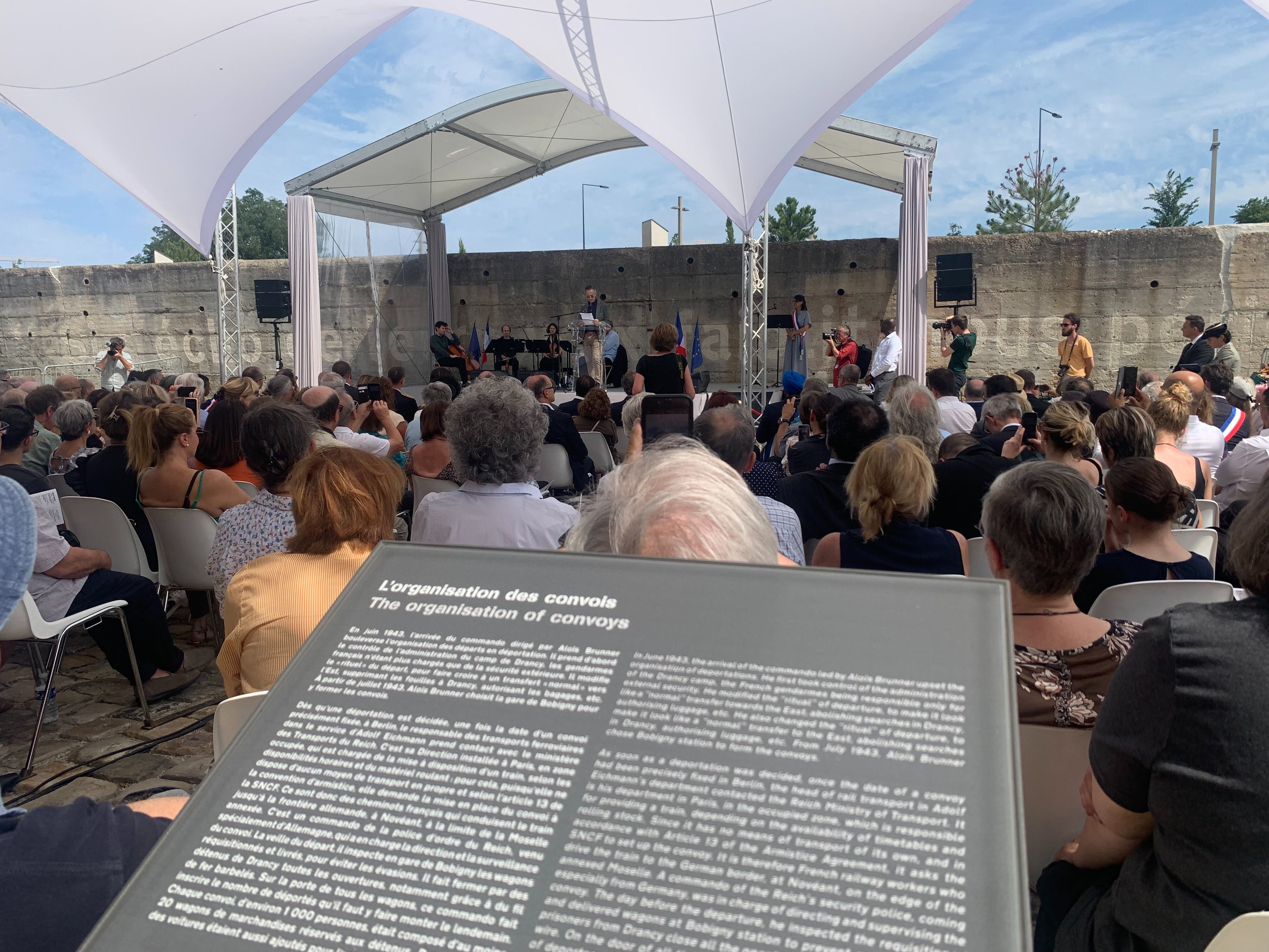 Bobigny (Seine-Saint-Denis), ce mardi. Plusieurs centaines de personnes ont assisté à l'inauguration du mémorial de l'ancienne gare de déportation. LP/A.M.