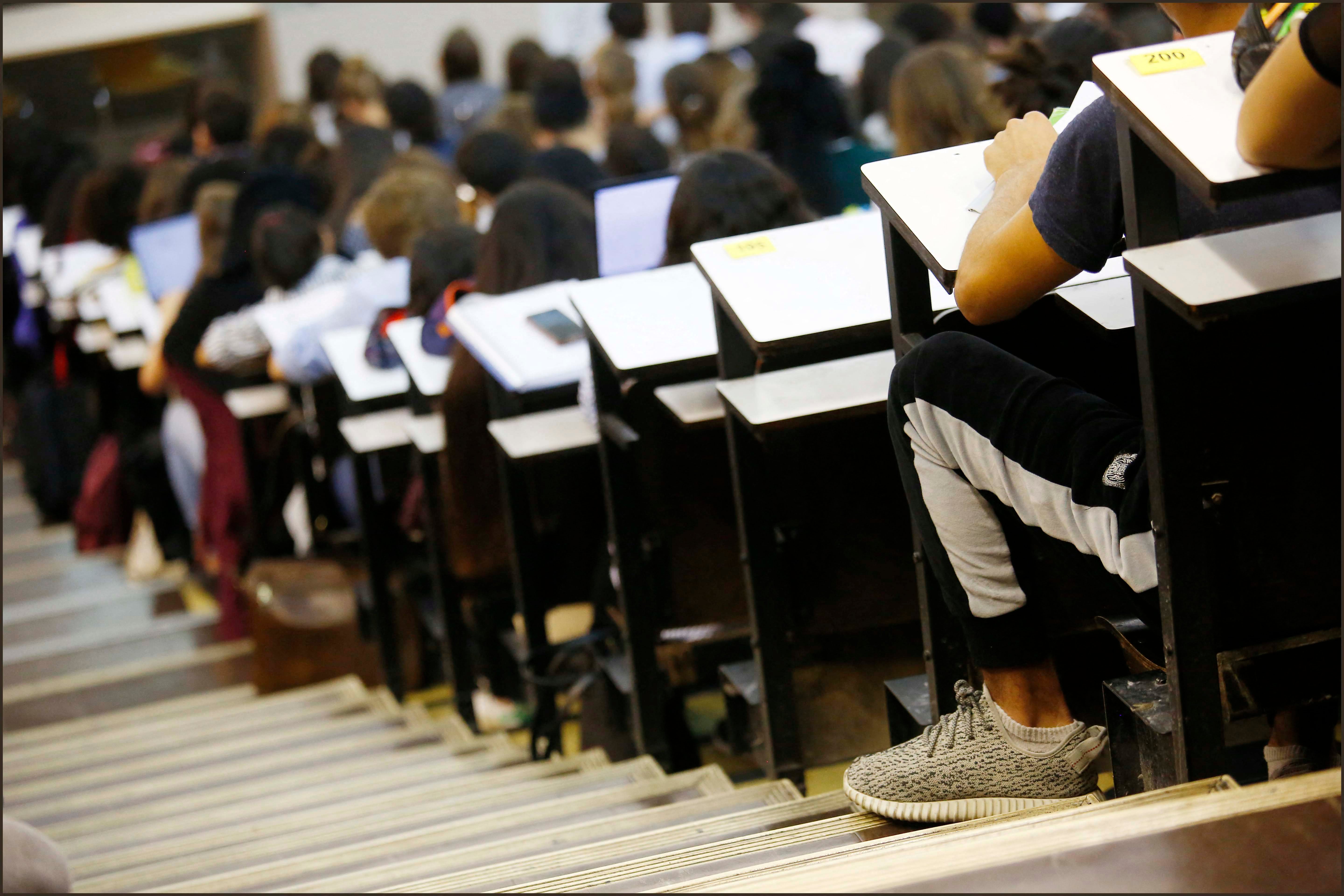 Ce soutien financier sera assuré en deux fois, d’abord au début du contrat par l’ARS, puis au terme des dix-huit mois par l'employeur. Les établissements de santé volontaires ont jusqu’au 31 août pour se faire connaître. (Illustration) Luc Nobout/IP3