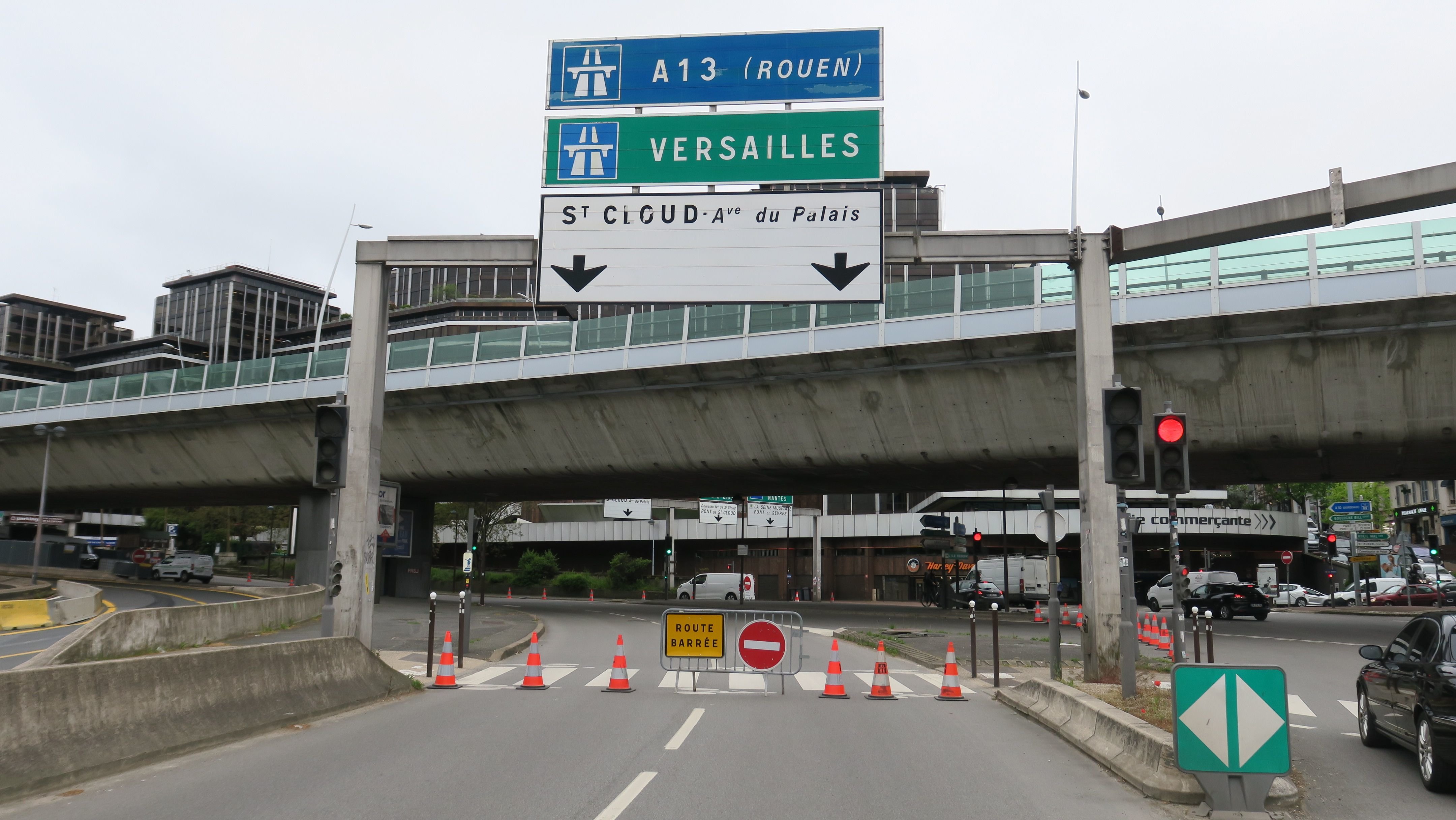 Saint-Cloud, vendredi 19 avril. Beaucoup craignent que la fermeture de l'A13 dans les deux sens entre Paris et Vaucresson ne soit prolongée au-delà de lundi. LP/H.D.