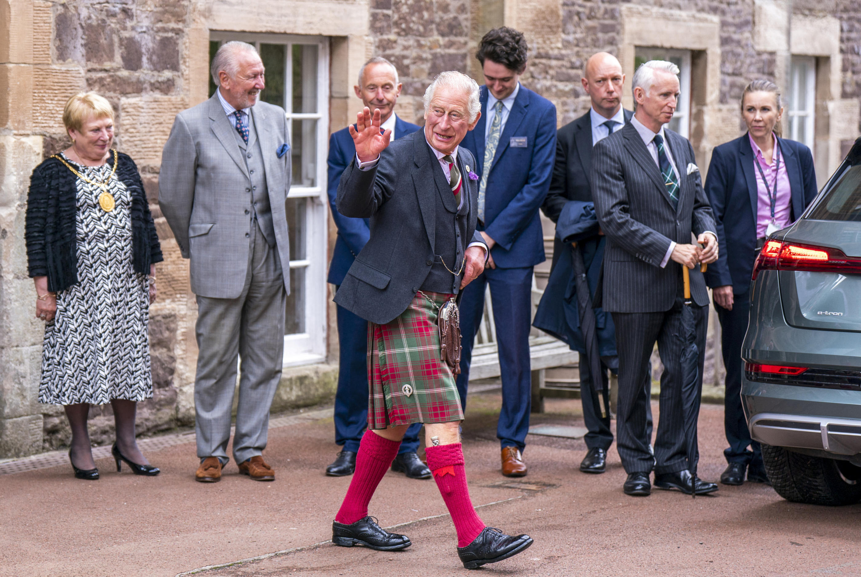 Le roi Charles III (ici en visite à New Lanark, en Écosse, le 7 septembre) va devoir séduire ses sujets s'il veut préserver la stabilité du Royaume-Uni. Reuters/Jane Barlow