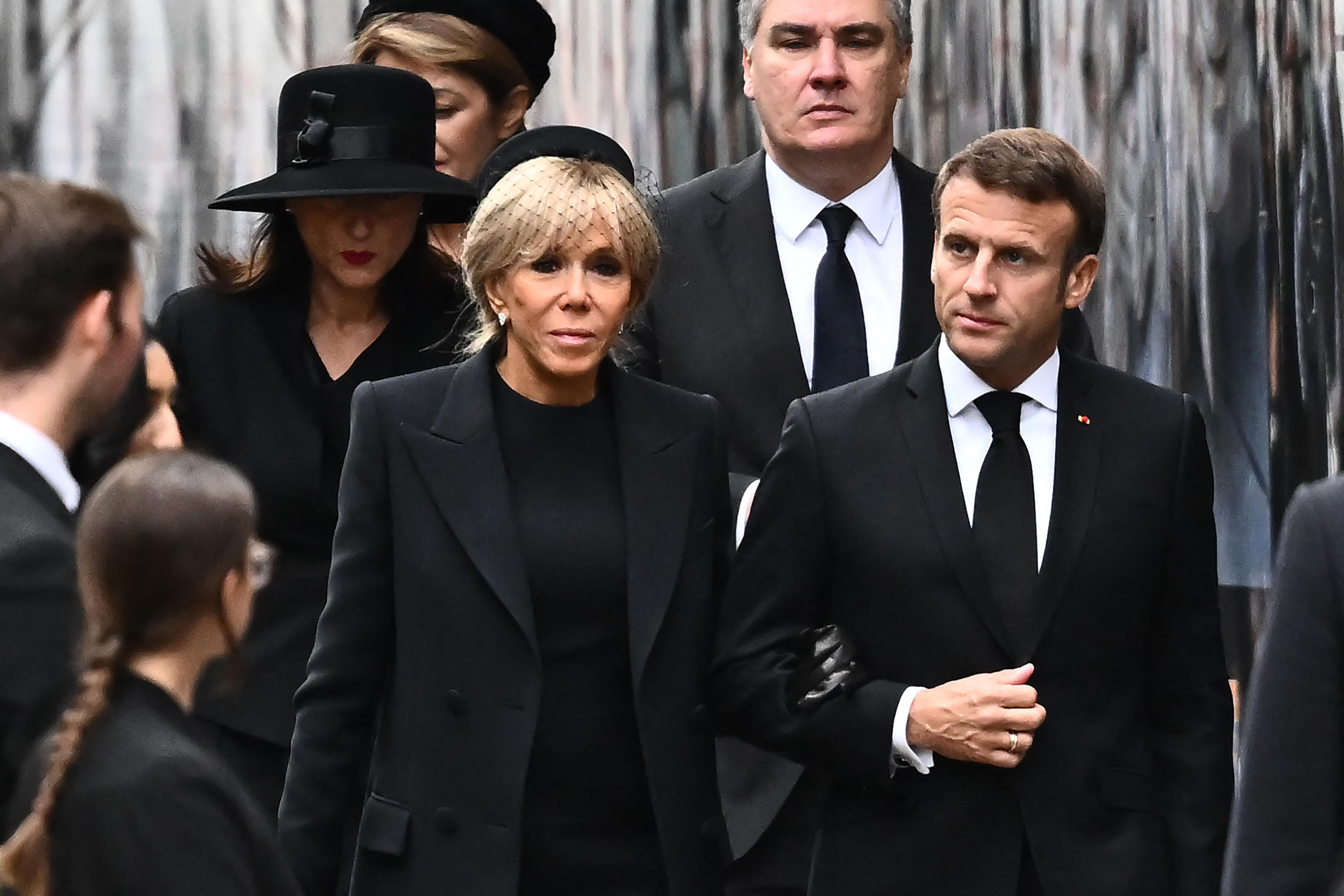 Le président de la République Emmanuel Macron est arrivé à l'abbaye de Westminister en compagnie de son épouse, Brigitte. Marco BERTORELLO / AFP