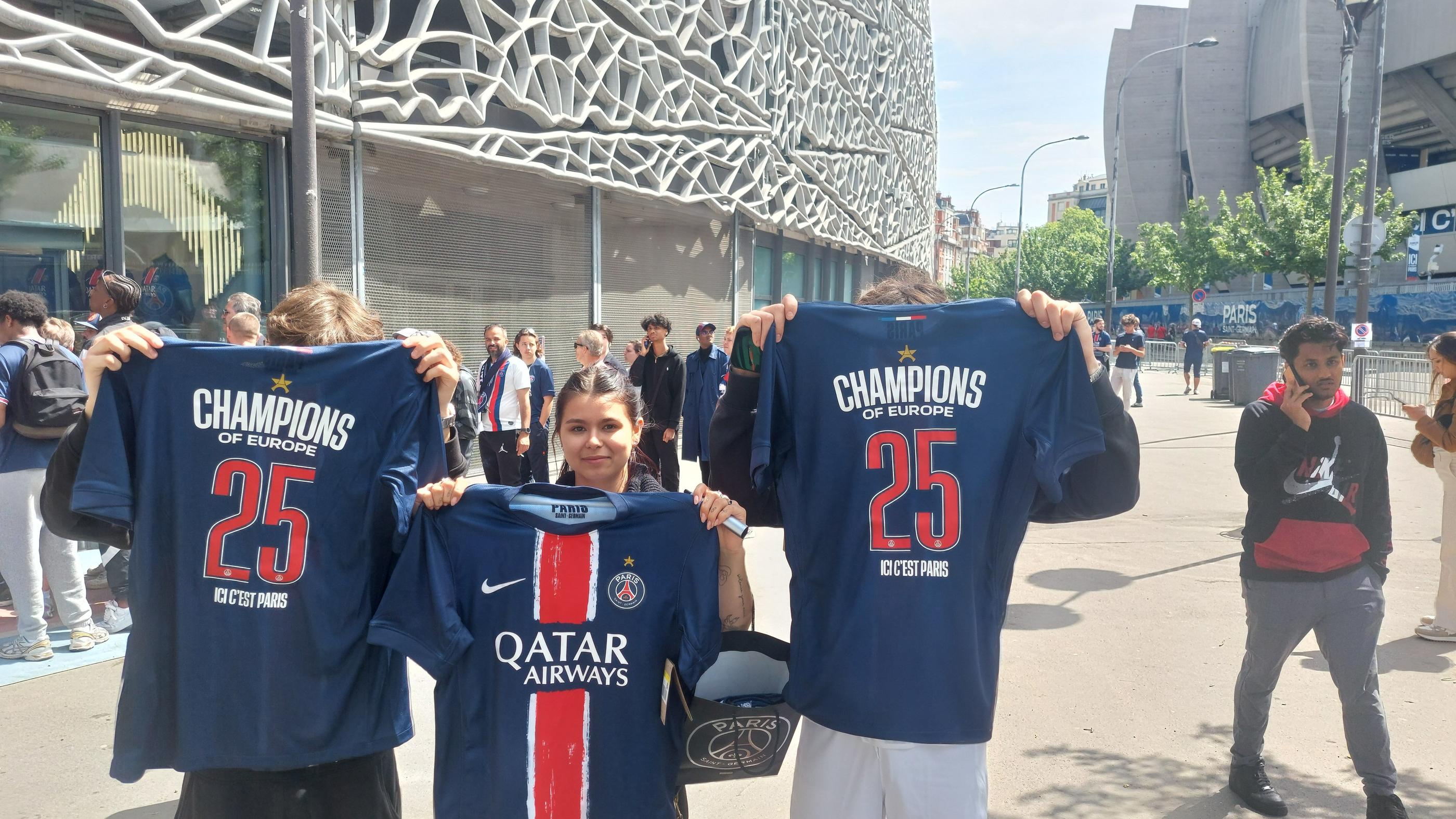 COFFRET PSG CHAMPIONS League 2024-2025 31 Mai Collector 500 Exemplaires taille L EUR 900,00 - FR
