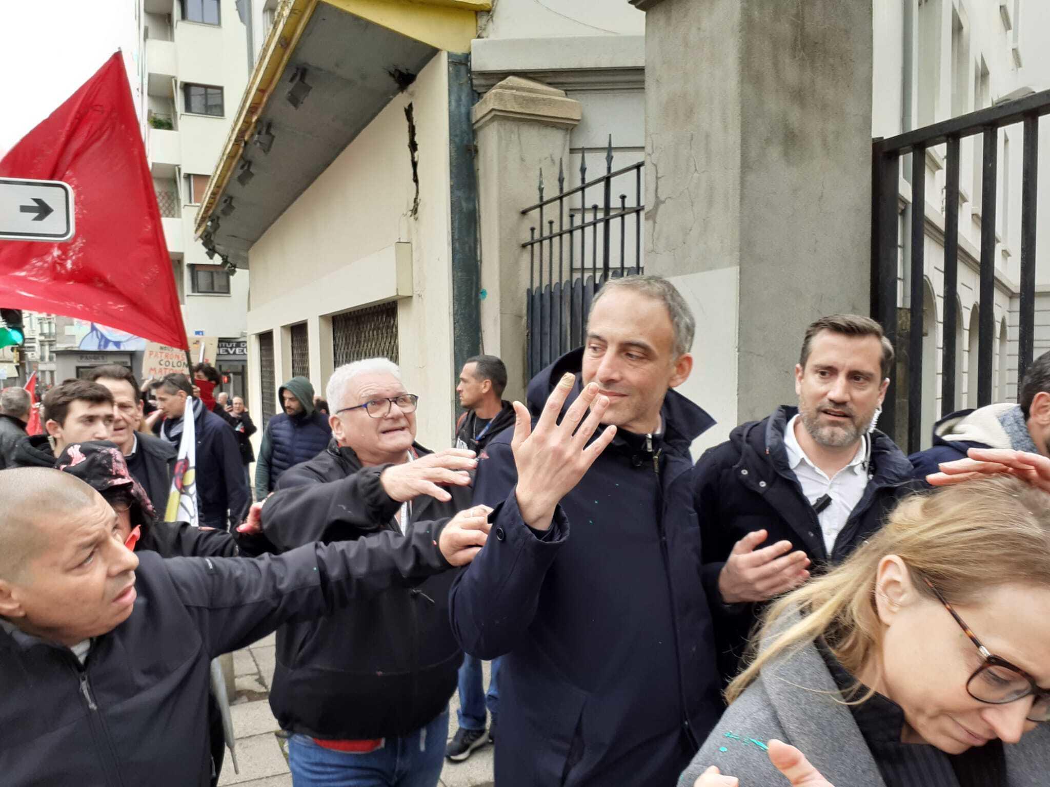 La tête de liste socialiste aux élections européennes Raphaël Glucksmann a été pris à partie ce 1er mai à Saint-Etienne. Radio France/Louise Thomann