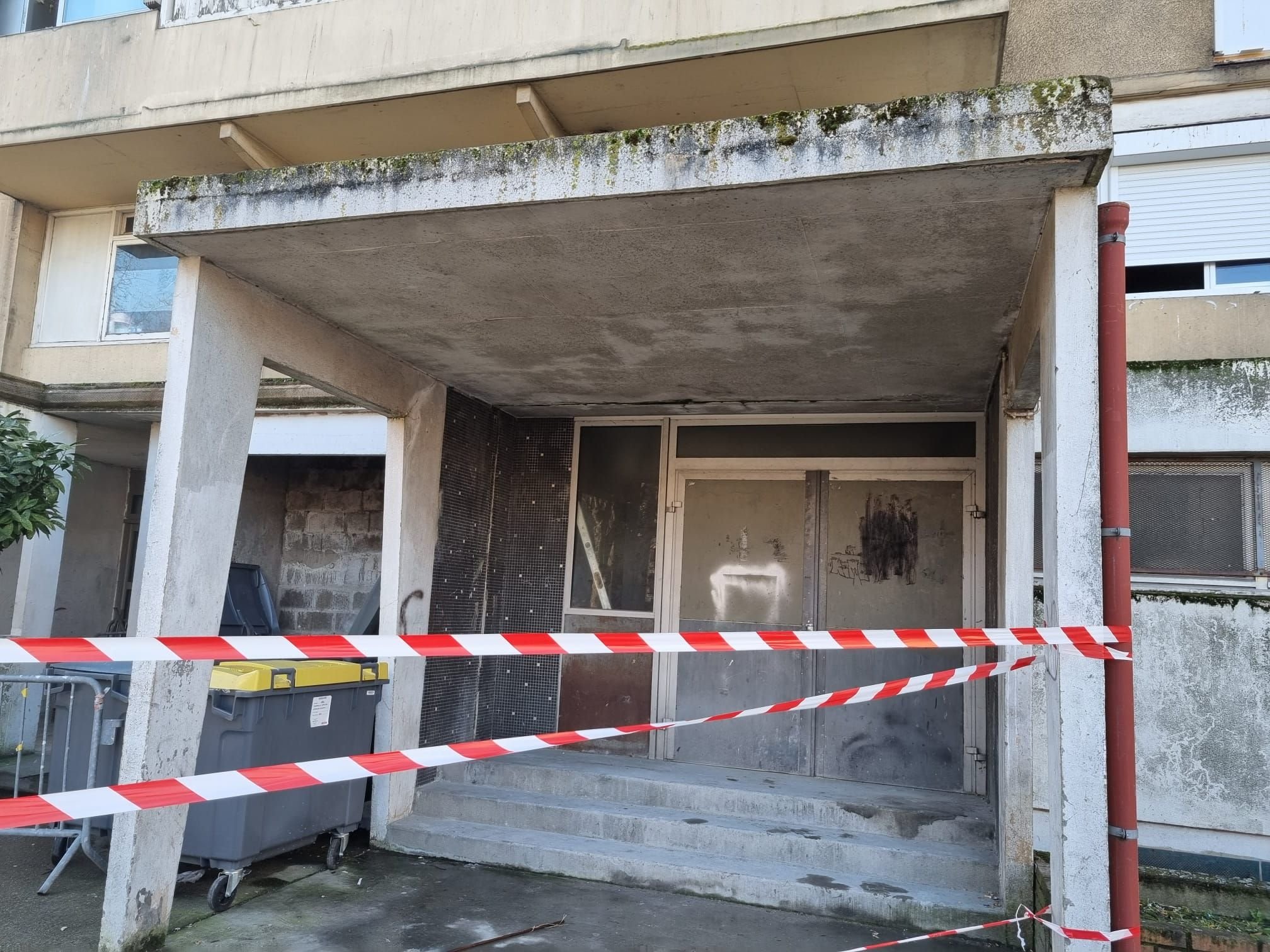 Garges-lès-Gonesse (Val-d'Oise), le 14 février 2022. Une adolescente de 13 ans était décédée lors de l'incendie survenu dans un immeuble dégradé du 1, rue Théophile-Gautier. LP/Marie Briand-Locu