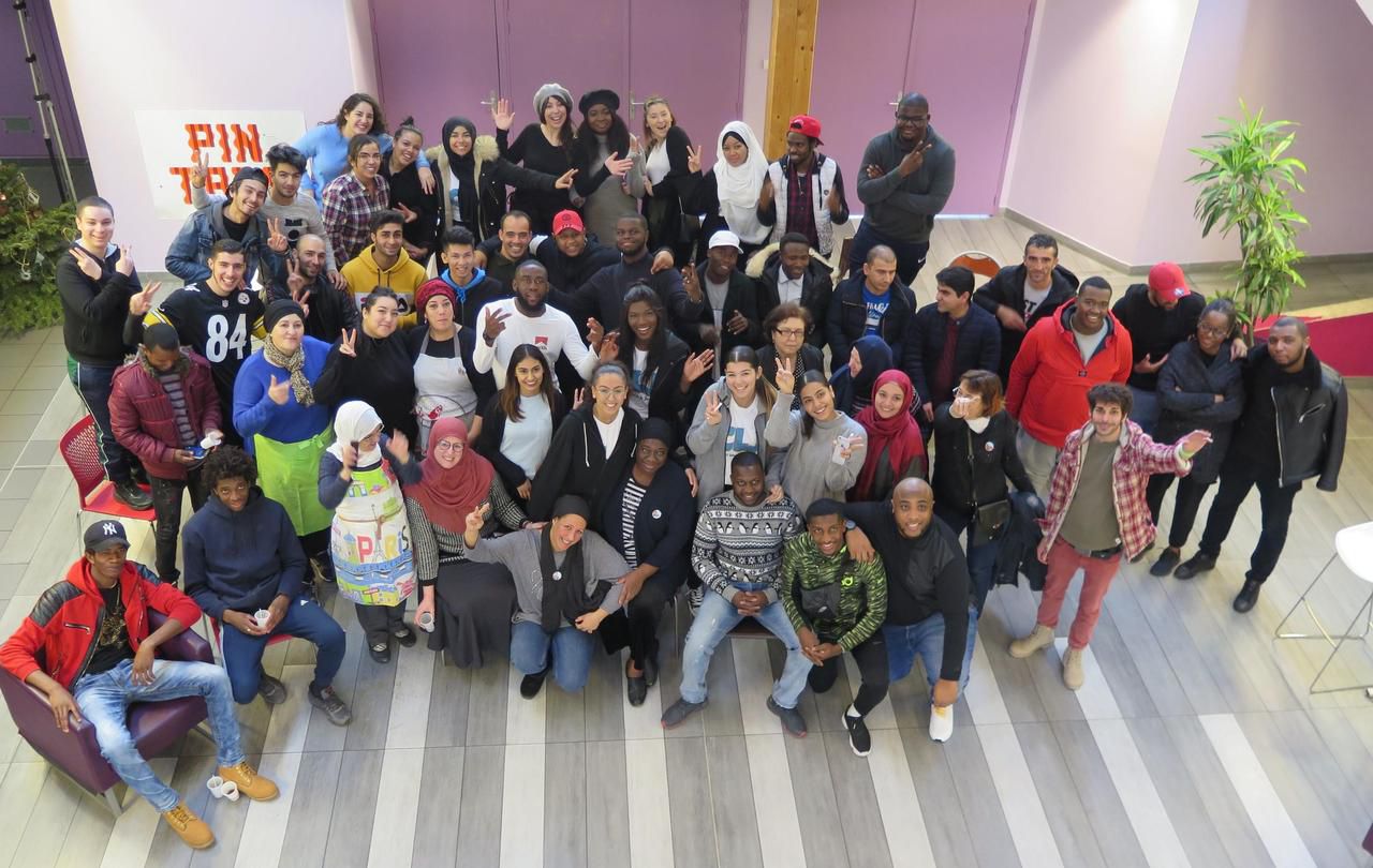 <b></b> La Courneuve, ce samedi 22 décembre 2018. Des mamans de La Courneuve et des jeunes du conseil local de la jeunesse ont invité une vingtaine de migrants d’Aulnay à partager un repas et un moment de fête.