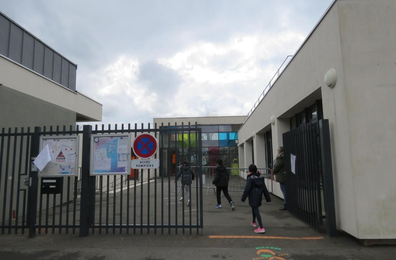 <b></b> Saint-Fargeau-Ponthierry, ce jeudi 25 mars. Les parents d'élèves élus du groupe scolaire du Moulin Clair ont écrit aux autorités pour demander sa fermeture. 