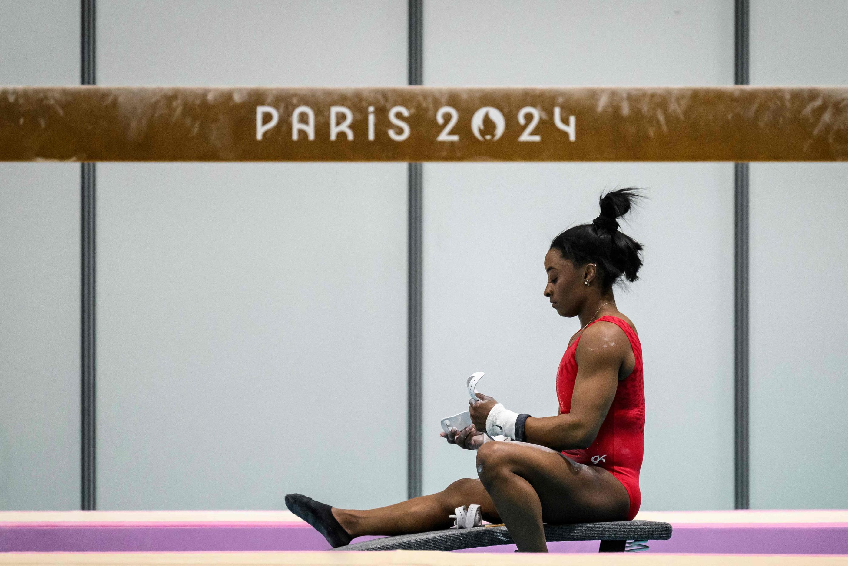 Simone Biles est très attendue à Paris, où elle pourrait augmenter son total de quatre titres olympiques. AFP/Jeff Pachoud