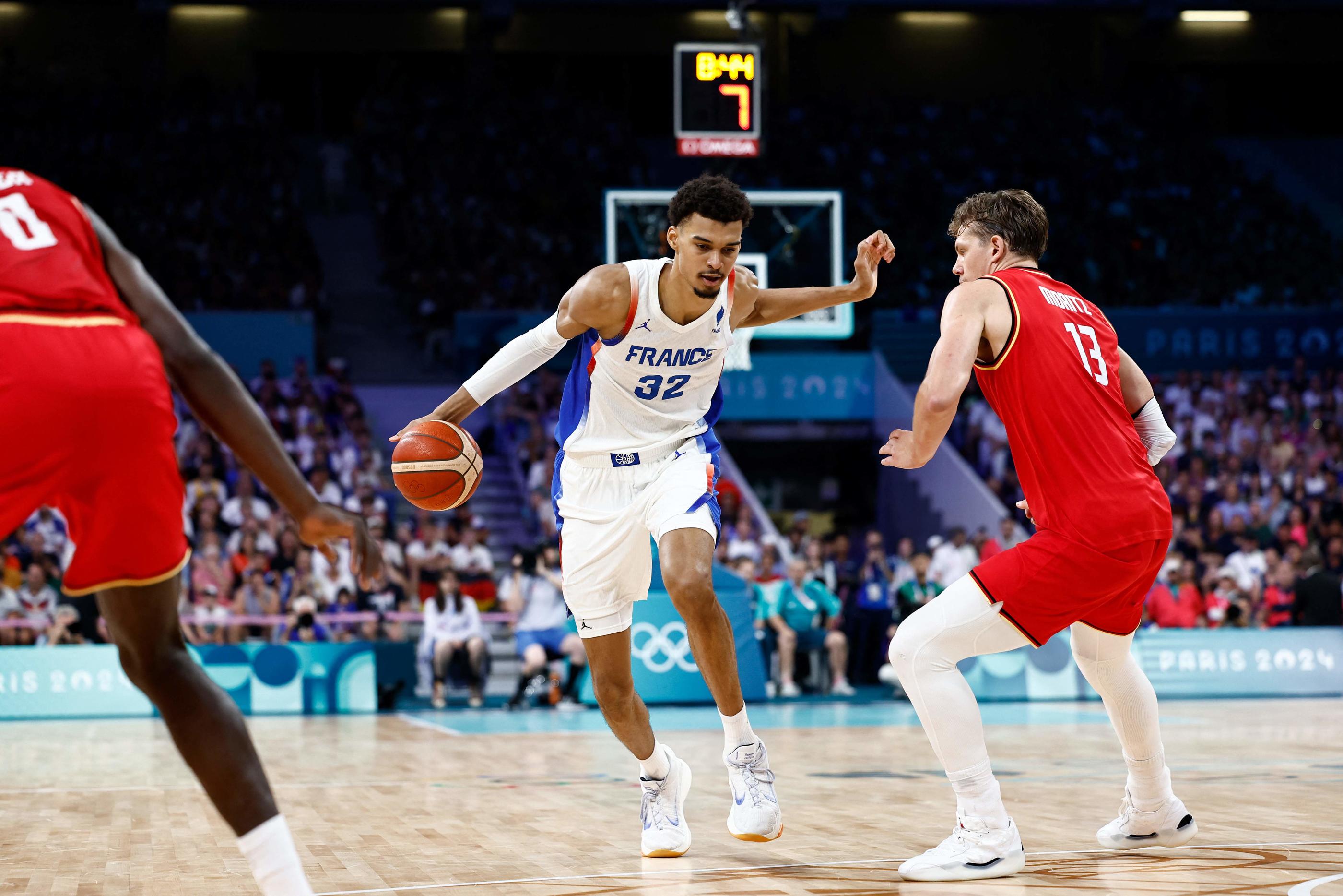 En terminant deuxième de leur poule, après une défaite contre l'Allemagne, l'équipe de France se retrouve avec un quart de finale corsé. AFP/Sameer Al-Doumy.