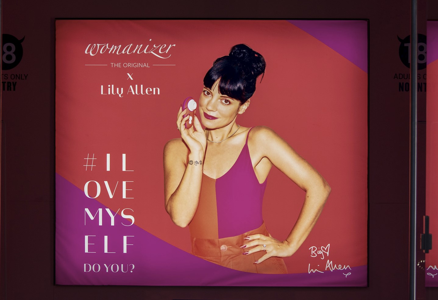 En 2020, Womanizer s’associe à la chanteuse anglaise Lily Allen pour sensibiliser à la masturbation féminine : «I love myself, do you?» – en français  «Je m’aime, et vous ?». Sipa/Sopa Images