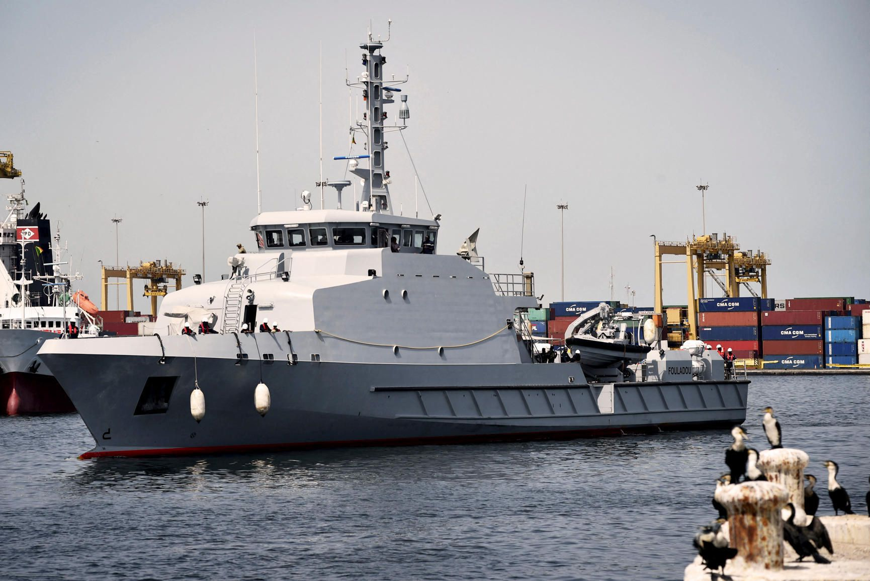 Dakar (Sénégal). Le « Fouladou », ce patrouilleur long de 58 m, navire amiral du Sénégal, a arraisonné le puissant yacht à moteur qui transportait 750 kg de cocaïne. DR