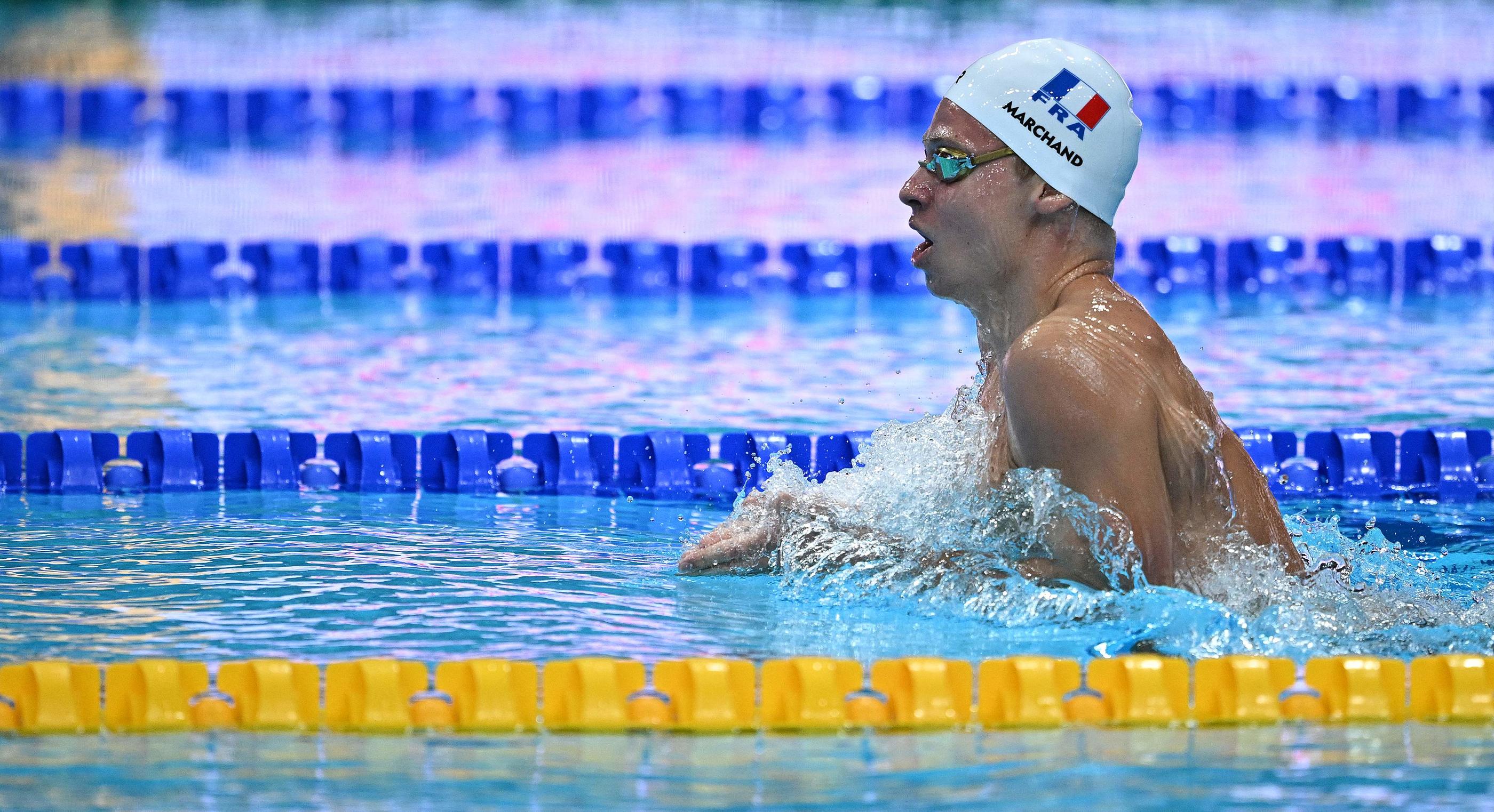 Léon Marchand a signé le meilleur temps des séries et battu son propre record de France du 400 m 4 nages...