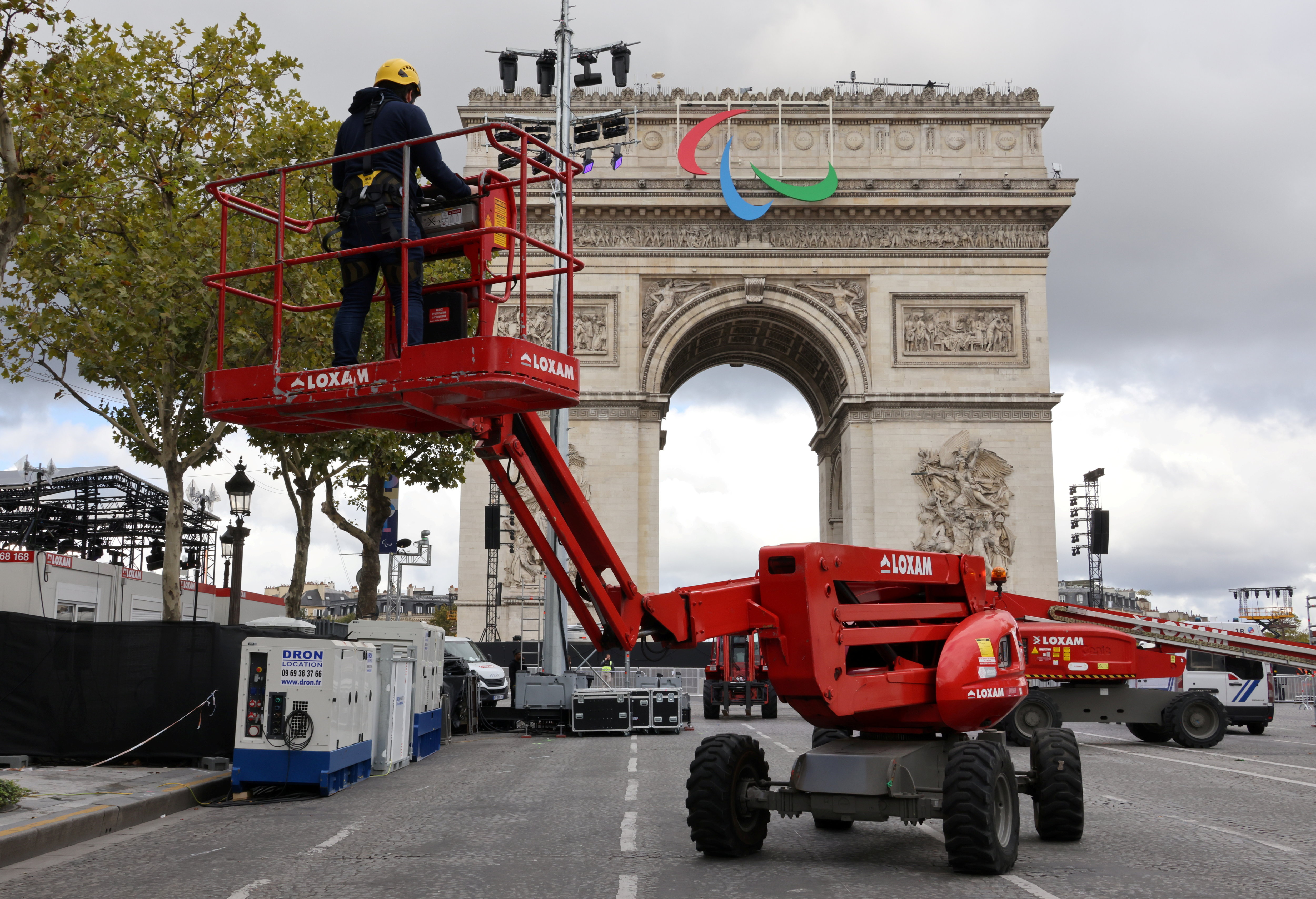 Paris, septembre 2024. Les Agitos, symbole des Jeux paralympiques installés cet été sur l'Arc de triomphe, ont été décrochés dans la nuit du 18 au 19 septembre. (Illustration) LP/Delphine Goldsztejn