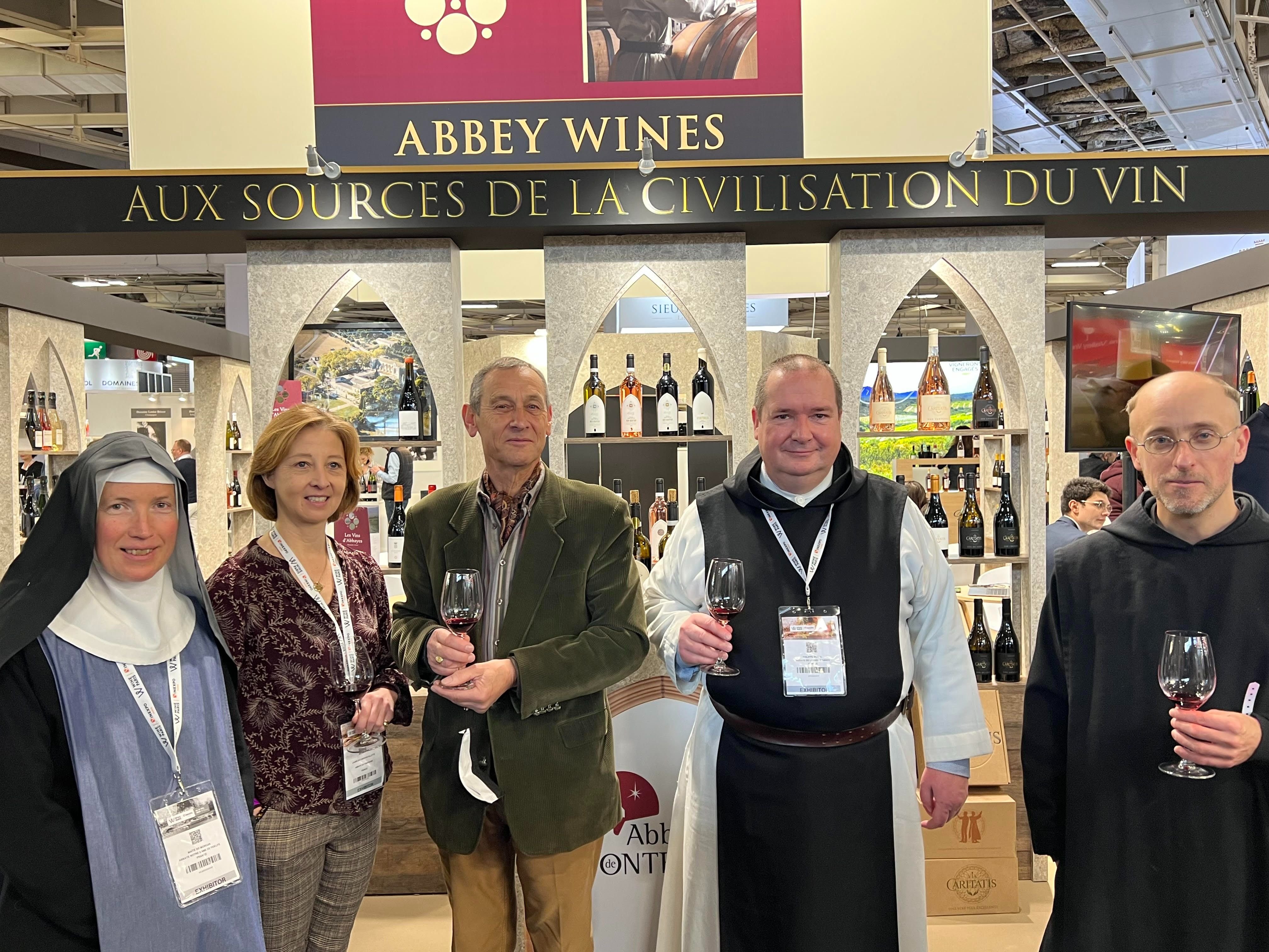 Les vignerons d'abbayes de France (ici à Paris au salon Wine Paris 2022). se sont unis pour diffuser leurs vins. LP/Christian Goutorbe