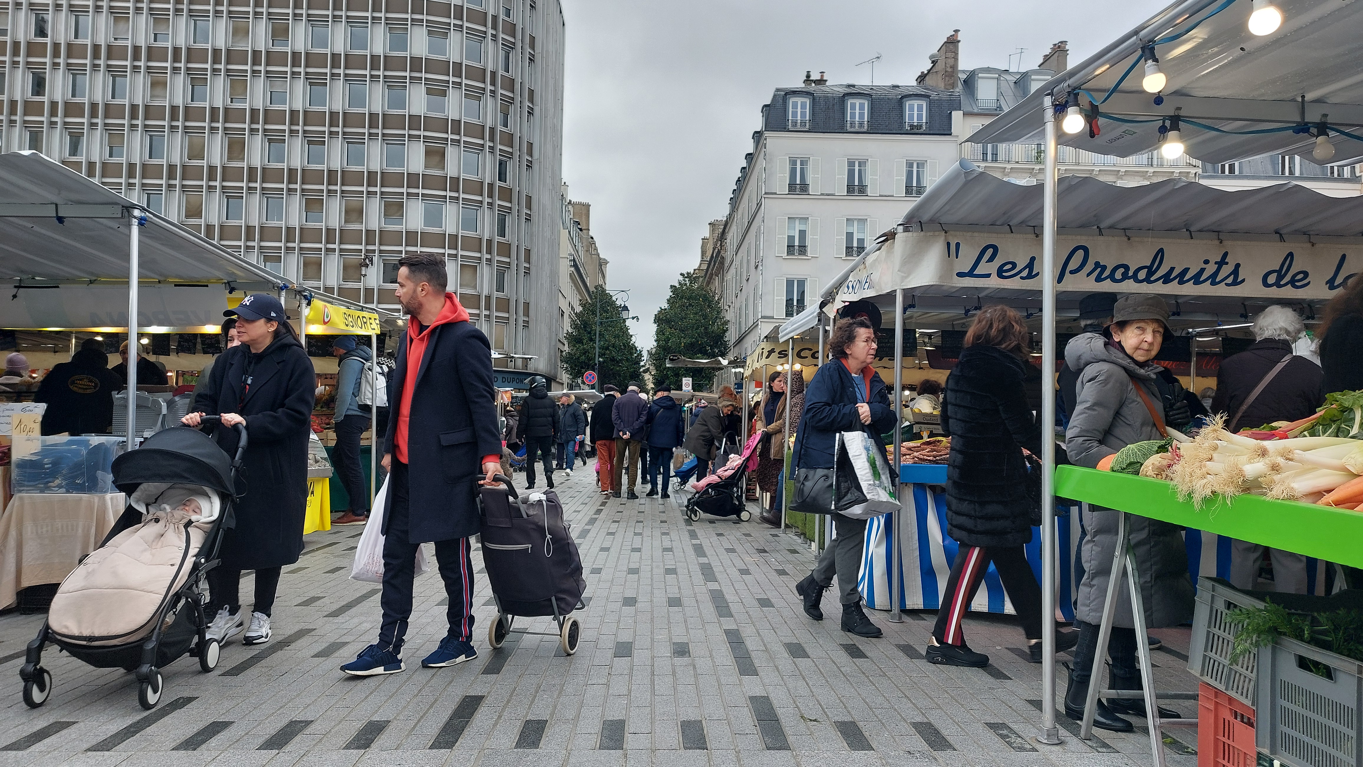 Neuilly, le 25 février. Les marchands sont de retour après plusieurs années de travaux dans le cadre du chantier des allées et du prolongement du RER E. LP/A.-S.D.