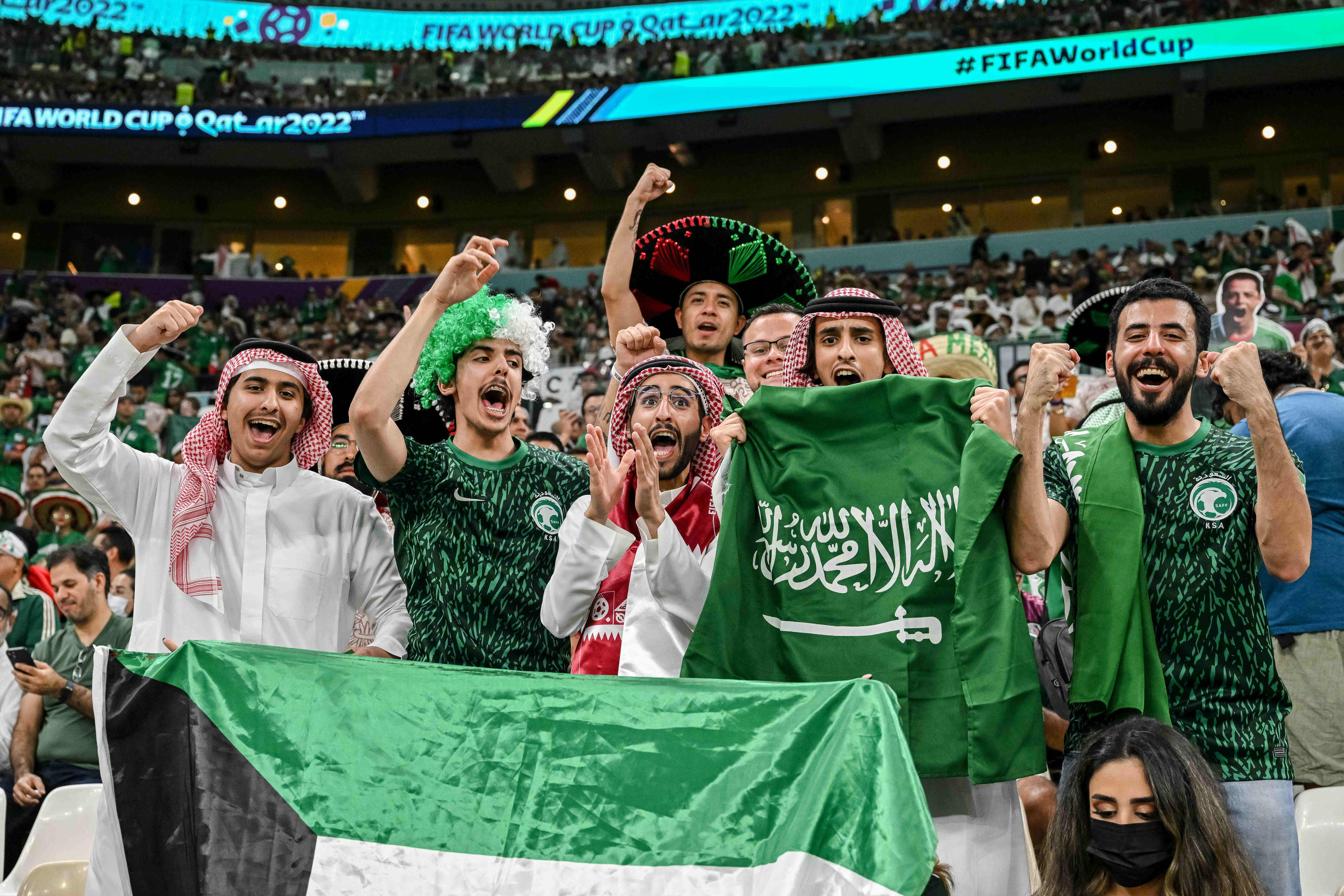 Les supporters saoudiens, ici lors de la Coupe du monde 2022 au Qatar, attendent désormais d'accueillir la compétition sur leur sol. Icon Sport/De Fodi Images/Harry Langer
