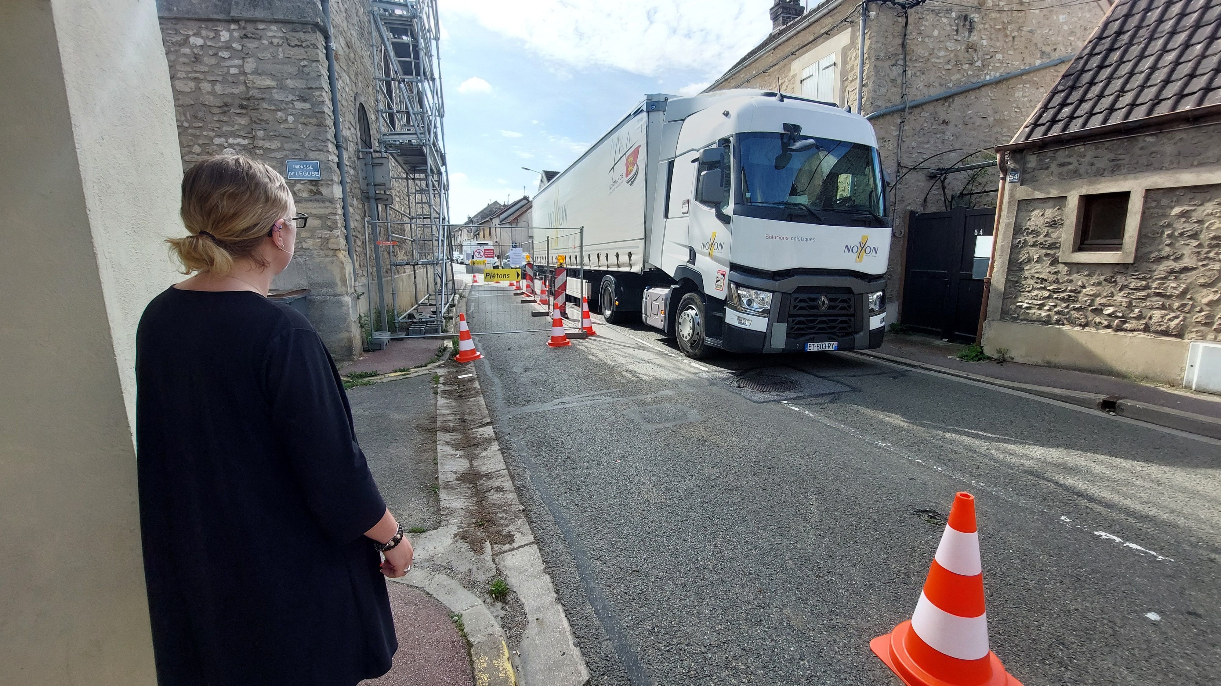 Nézel (Yvelines). Des camions à toute heure : voilà le quotidien d'Élodie et des dizaines de familles qui vivent le long de la départementale 191. LP/Mehdi Gherdane