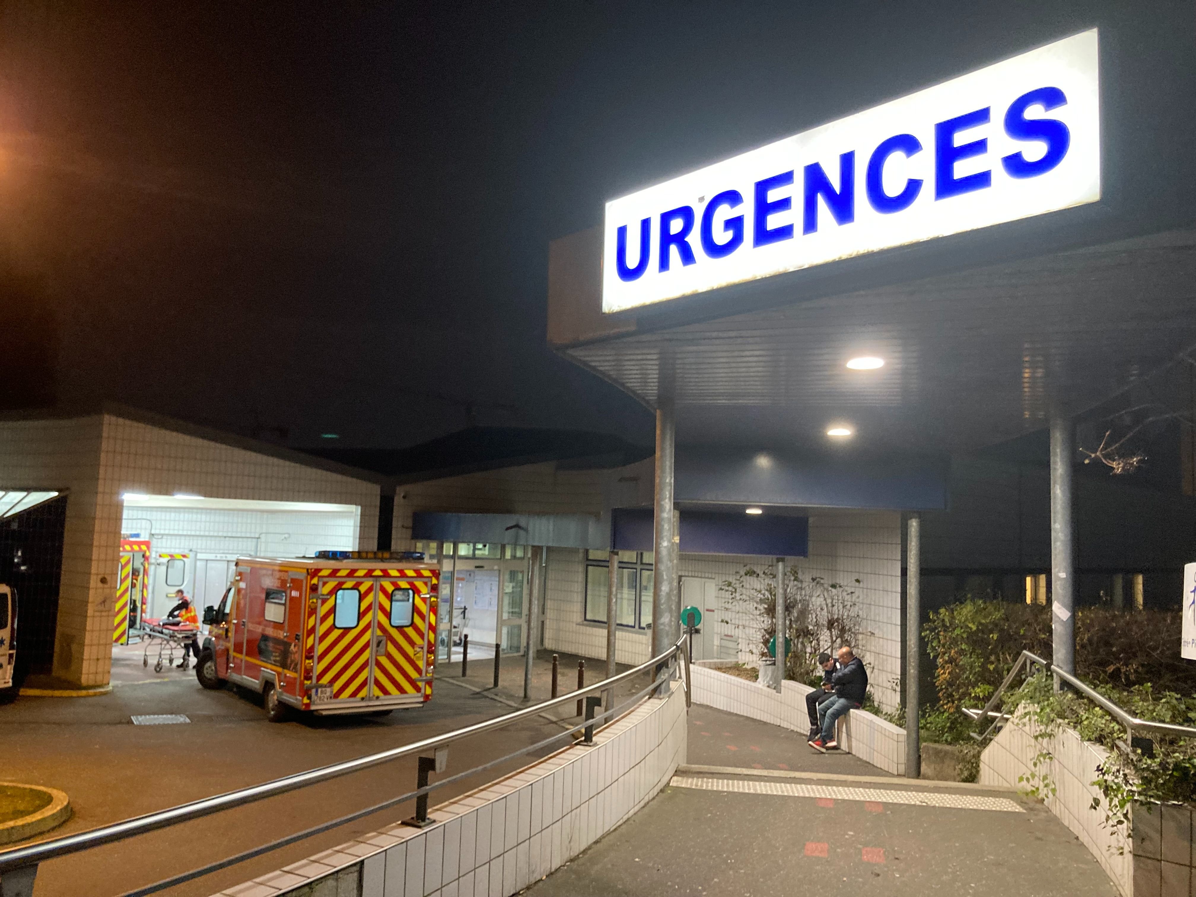 Argenteuil, le 31 décembre 2022.  Le service des urgences de l'hôpital enregistre un taux de passage très important depuis un mois, malgré l'ouverture d'un centre de consultations non programmées sur le parking. LP/Anne Collin