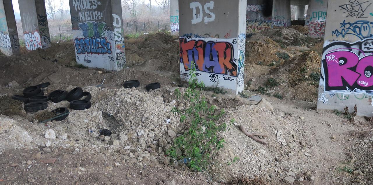 Saint-Thibault-des-Vignes (Seine-et-Marne), en janvier 2019. C’est sous ce pont de l’A104 que la victime a été découverte agonisante. LP/Alexandre Métivier