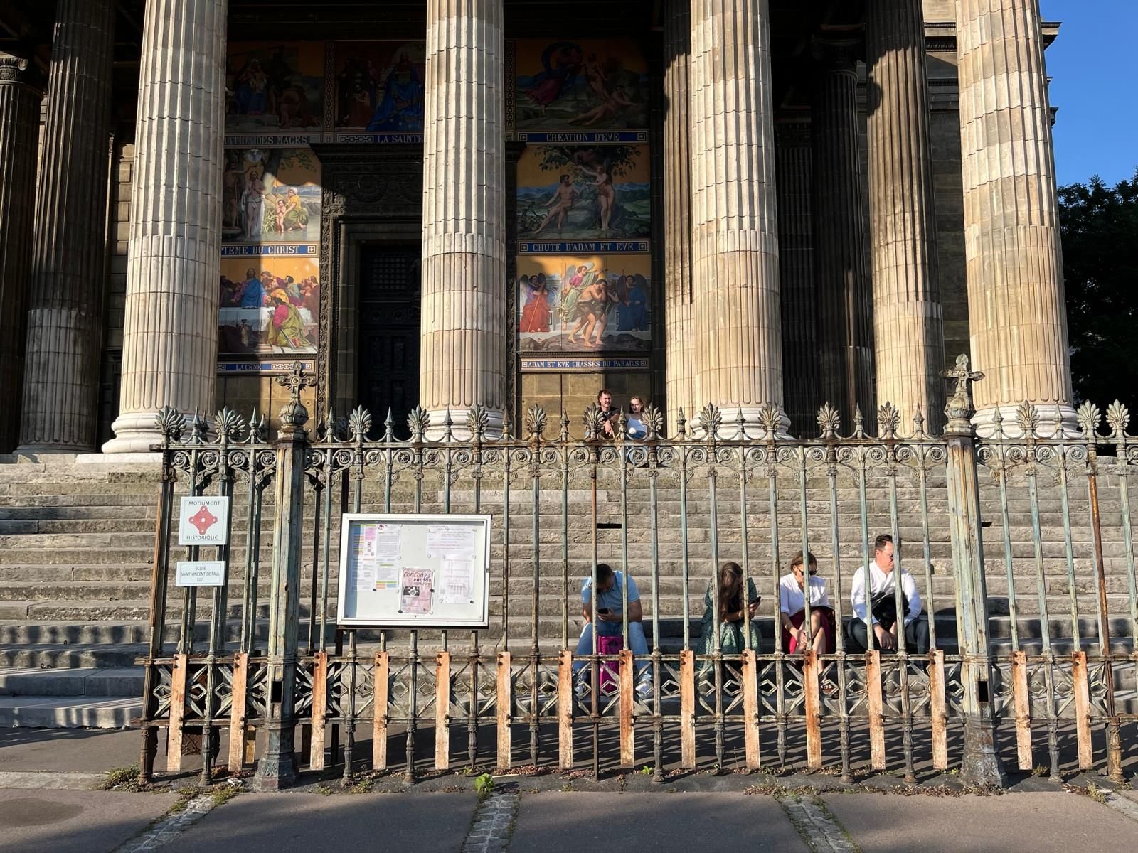 À l'église Saint-Vincent-de-Paul (Paris Xe), la restauration des grilles coûte à elle seule 1,9 million d'euros. Elle débutera début 2025. LP/Élie Julien