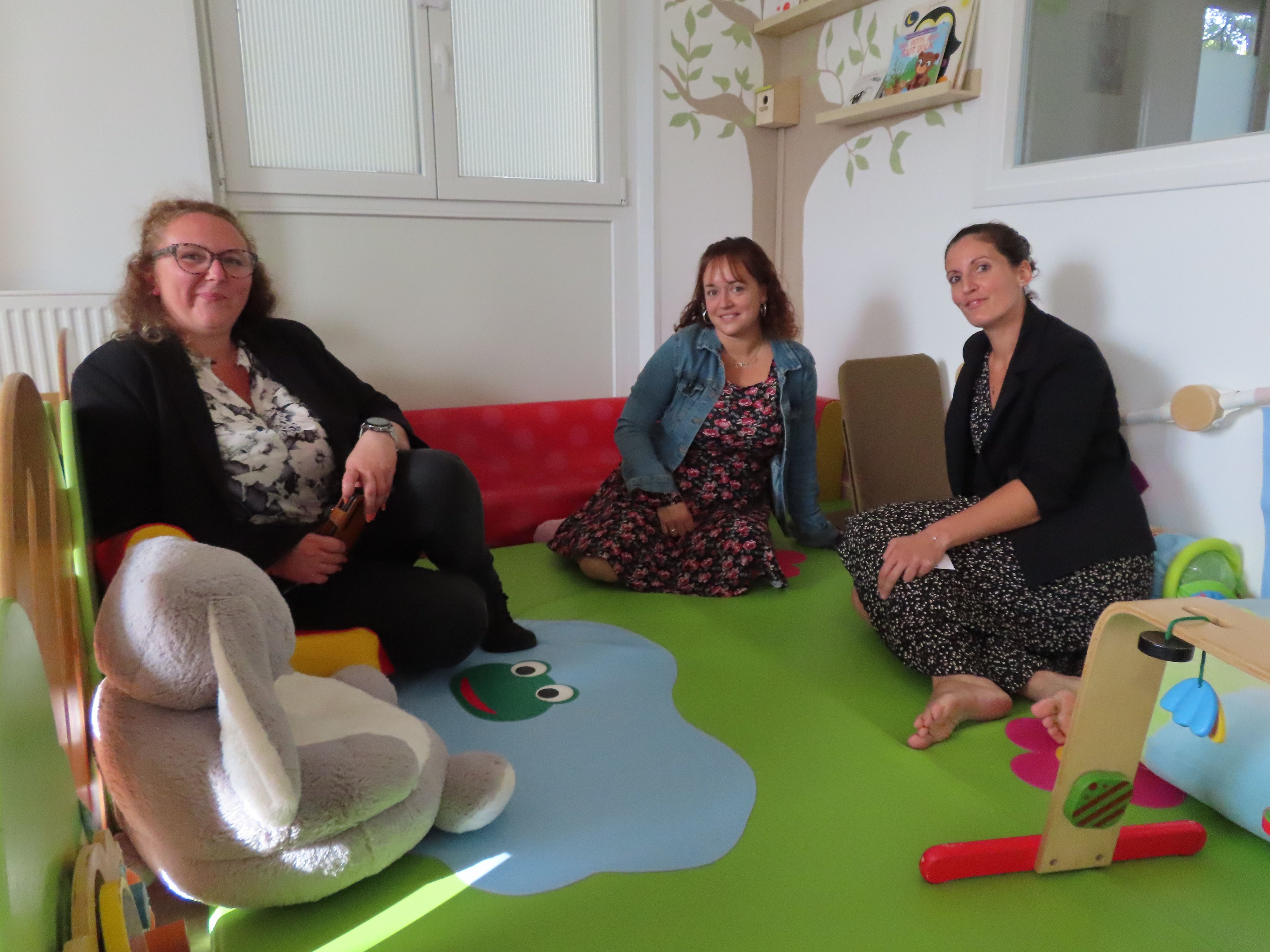 Les trois fondatrices de l'association MAM'EO, Gaëlle Borgiasz, Harmony Wagne et Nathalie Nomdedeu (de gauche à droite), ouvrent ce lundi la première maison d'assistantes maternelles inclusive de l'Oise. LP/H.S.