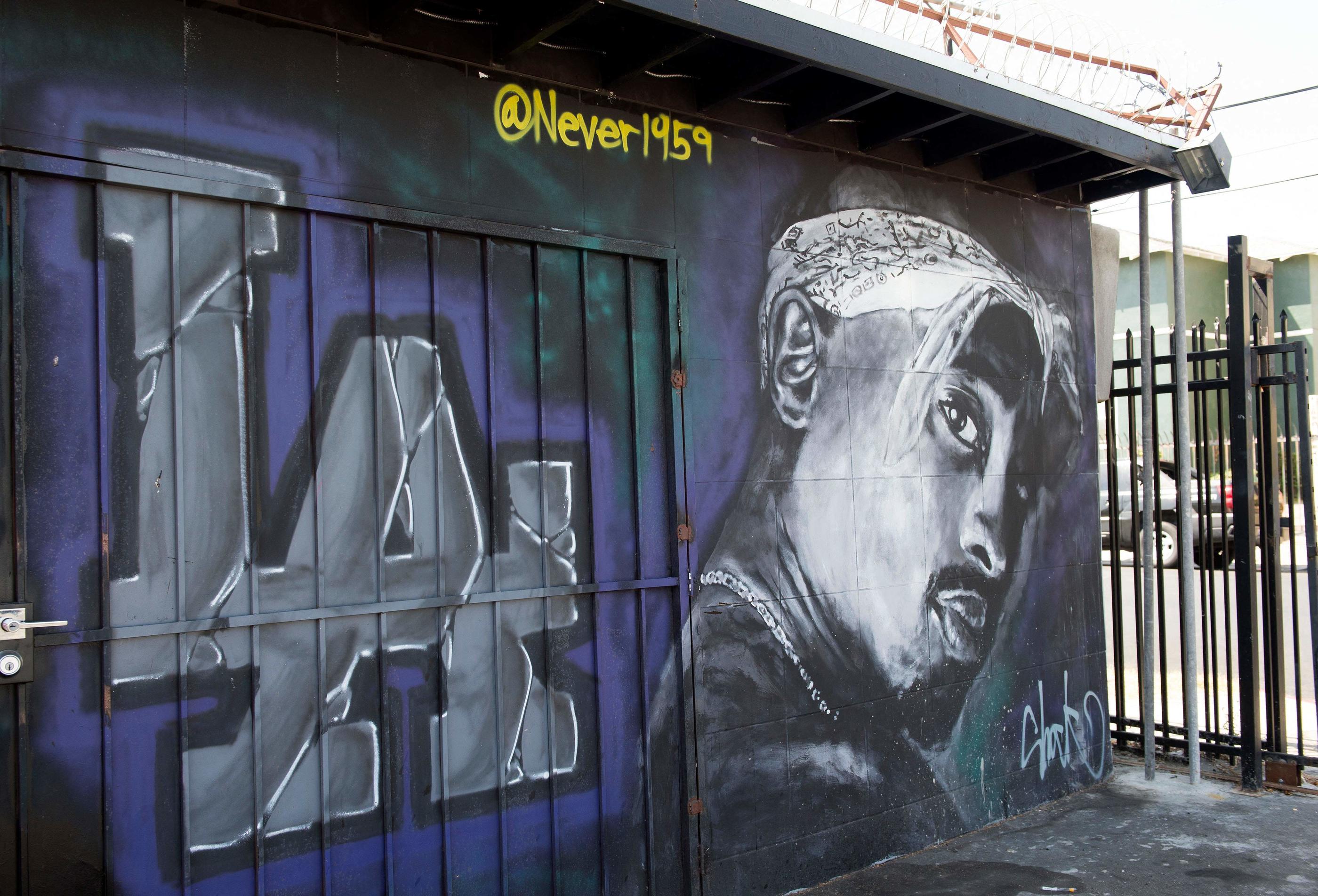 Une fresque à Los Angeles, en Californie (États-Unis), en hommage au rappeur Tupac, mort à l'âge de 25 ans en septembre 1996. AFP/Valérie Macon