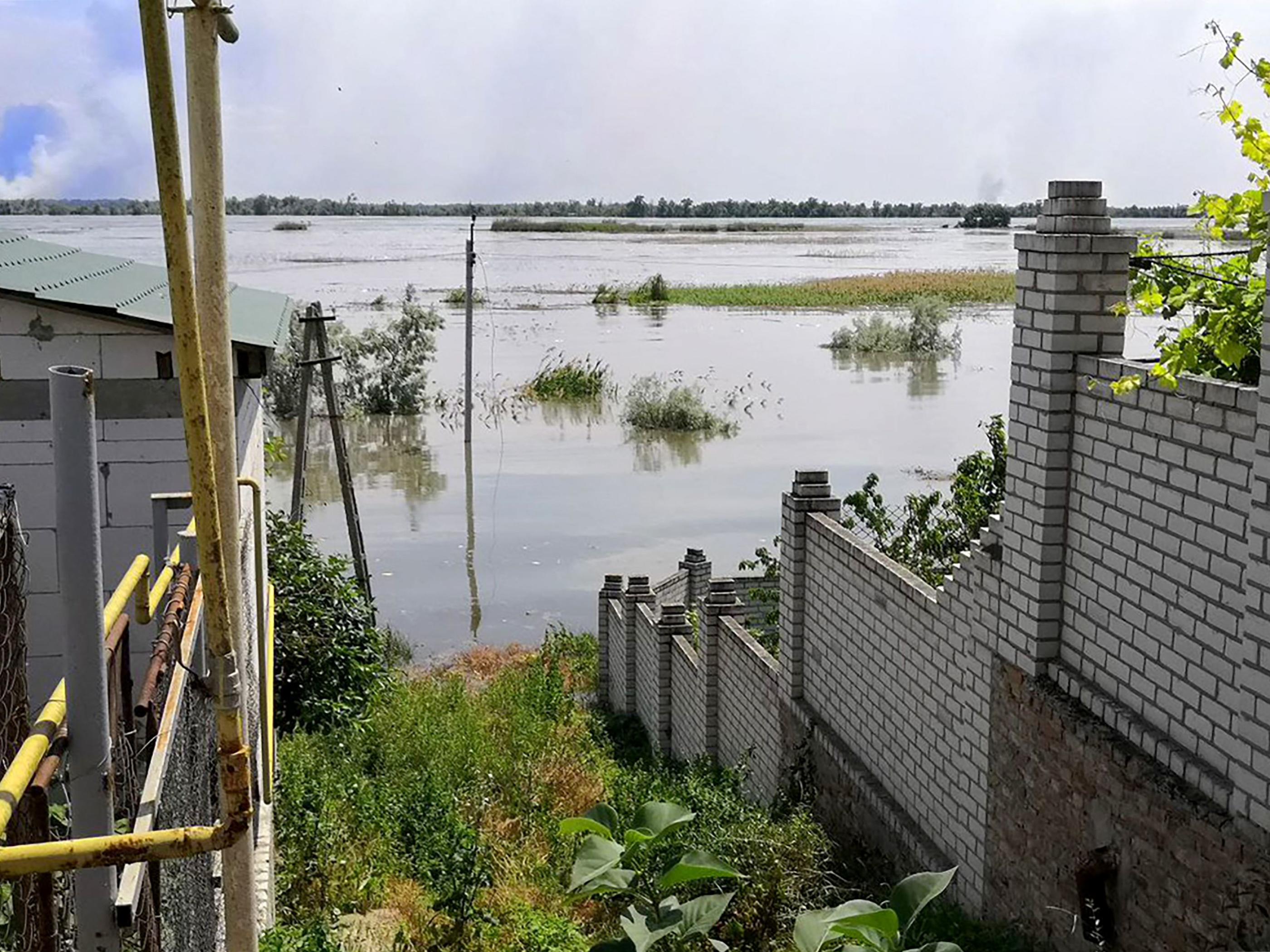 La zone de Kherson a été touchée par des inondations après l'explosion ayant endommagé le barrage de Kakhovska, dans le sud de l'Ukraine. AFP/Oleg Tuchynsky