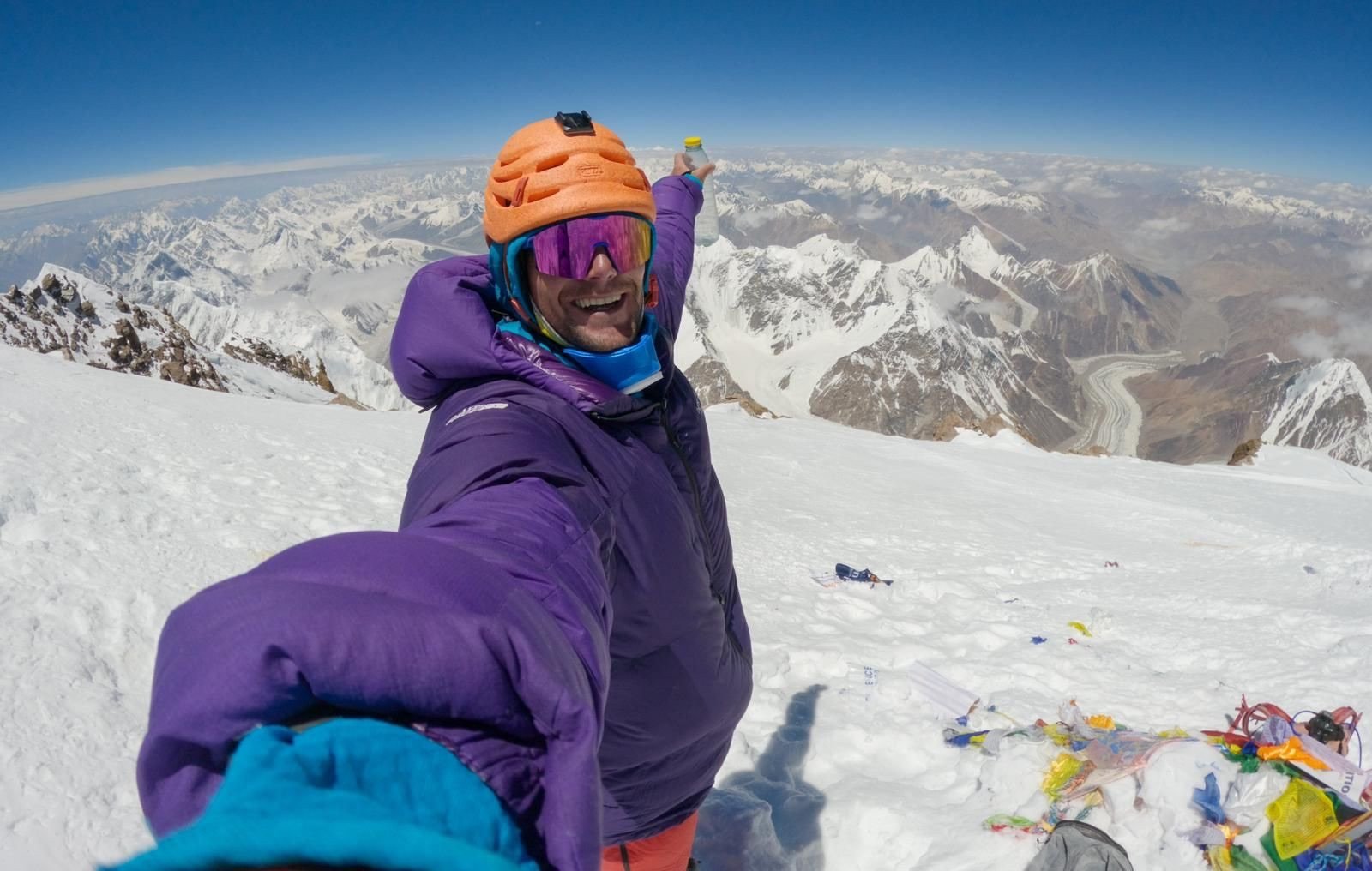 Benjamin Védrine au sommet du K2 qu'il a gravi en un temps record ce 28 juillet 2024 en moins de 11 heures, sans oxygène. DR/Benjamin Védrines