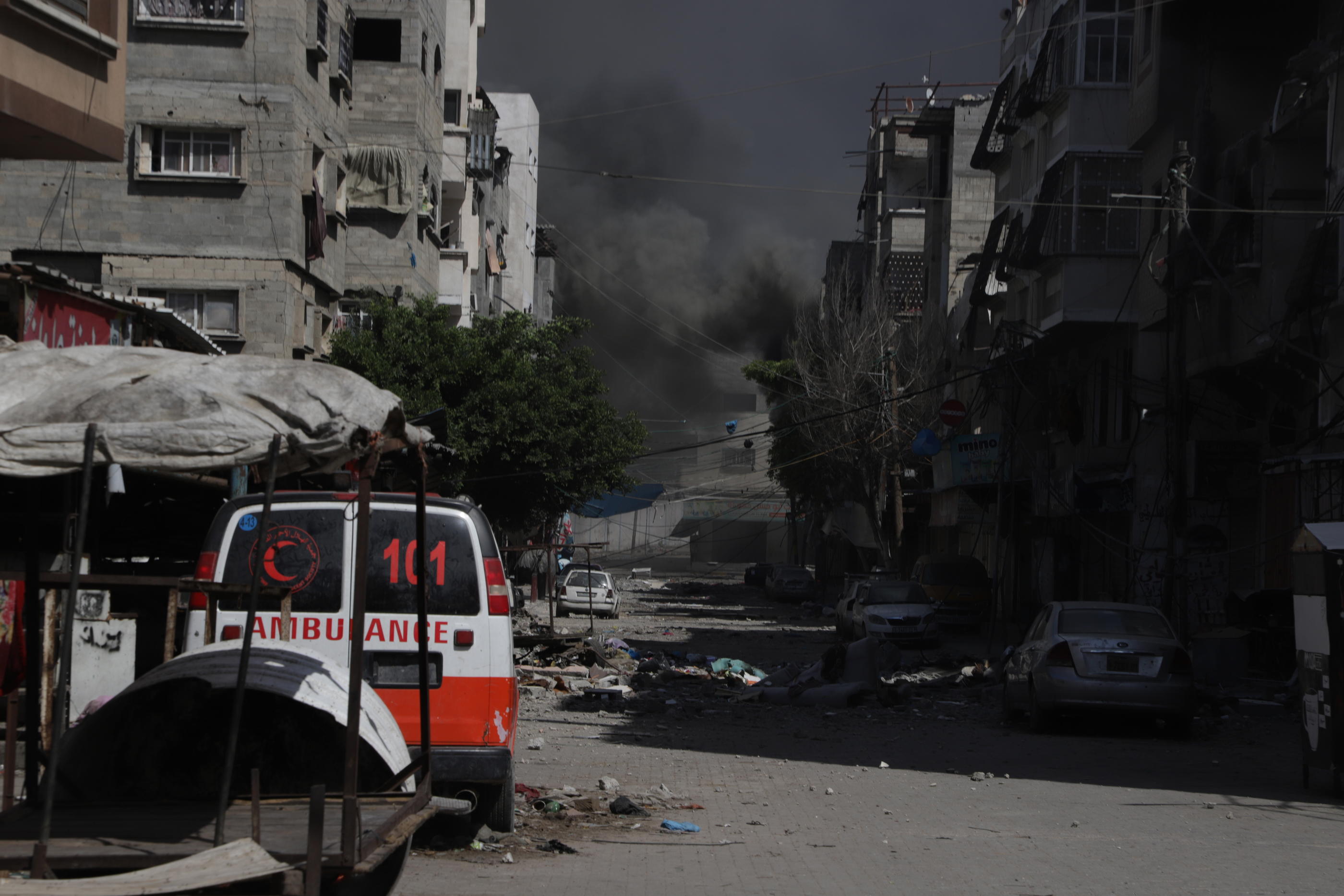 Gaza, le 13 mai 2024. De la fumée s'élève après une frappe israélienne à proximité du camp de réfugiés de Jabaliya. Xinhua/Abdul Rahman Salama