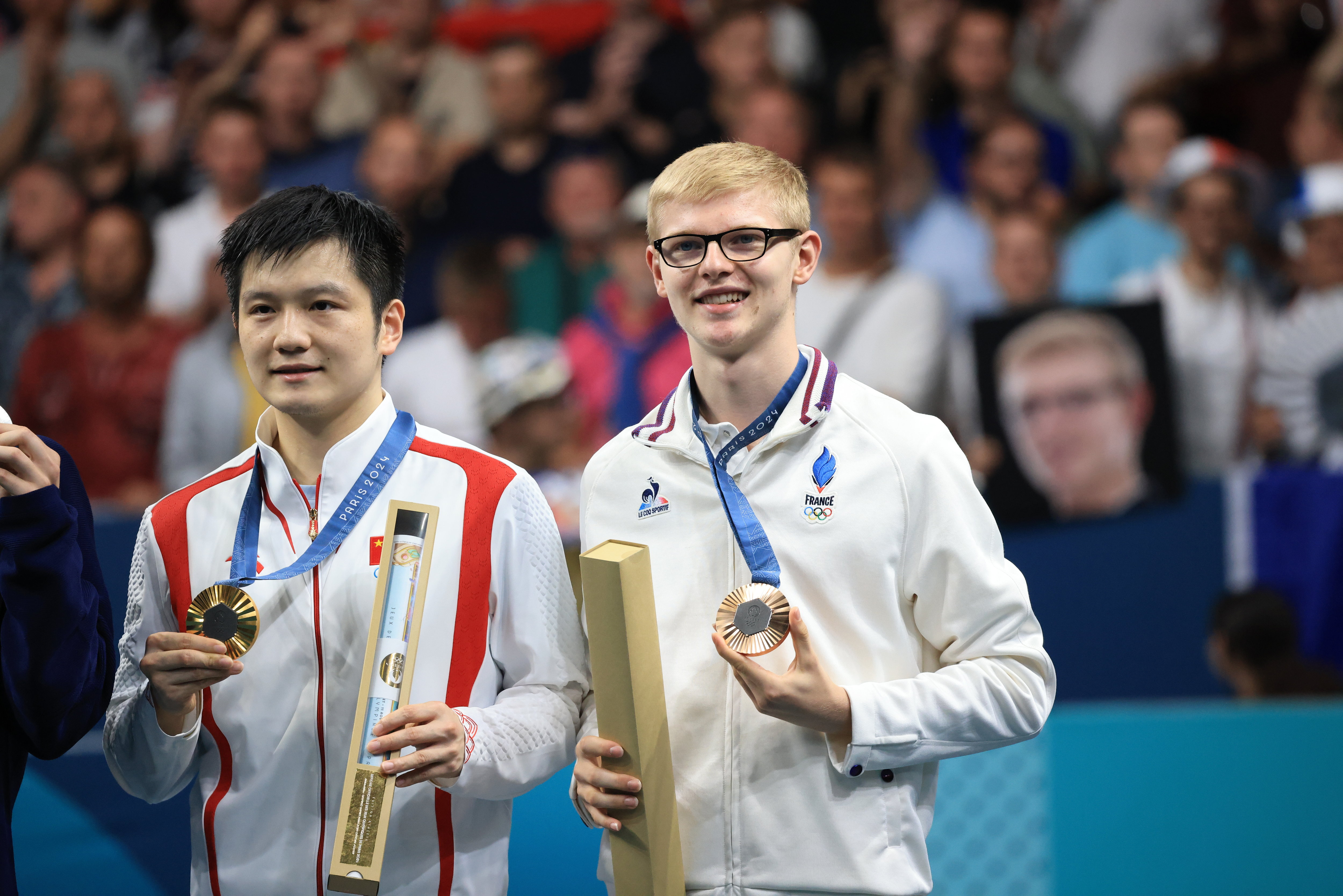 Médaillé de bronze à seulement 17 ans, Félix Lebrun est monté sur le podium des JO de Paris, ce dimanche, devant toute sa famille. LP/Olivier Arandel