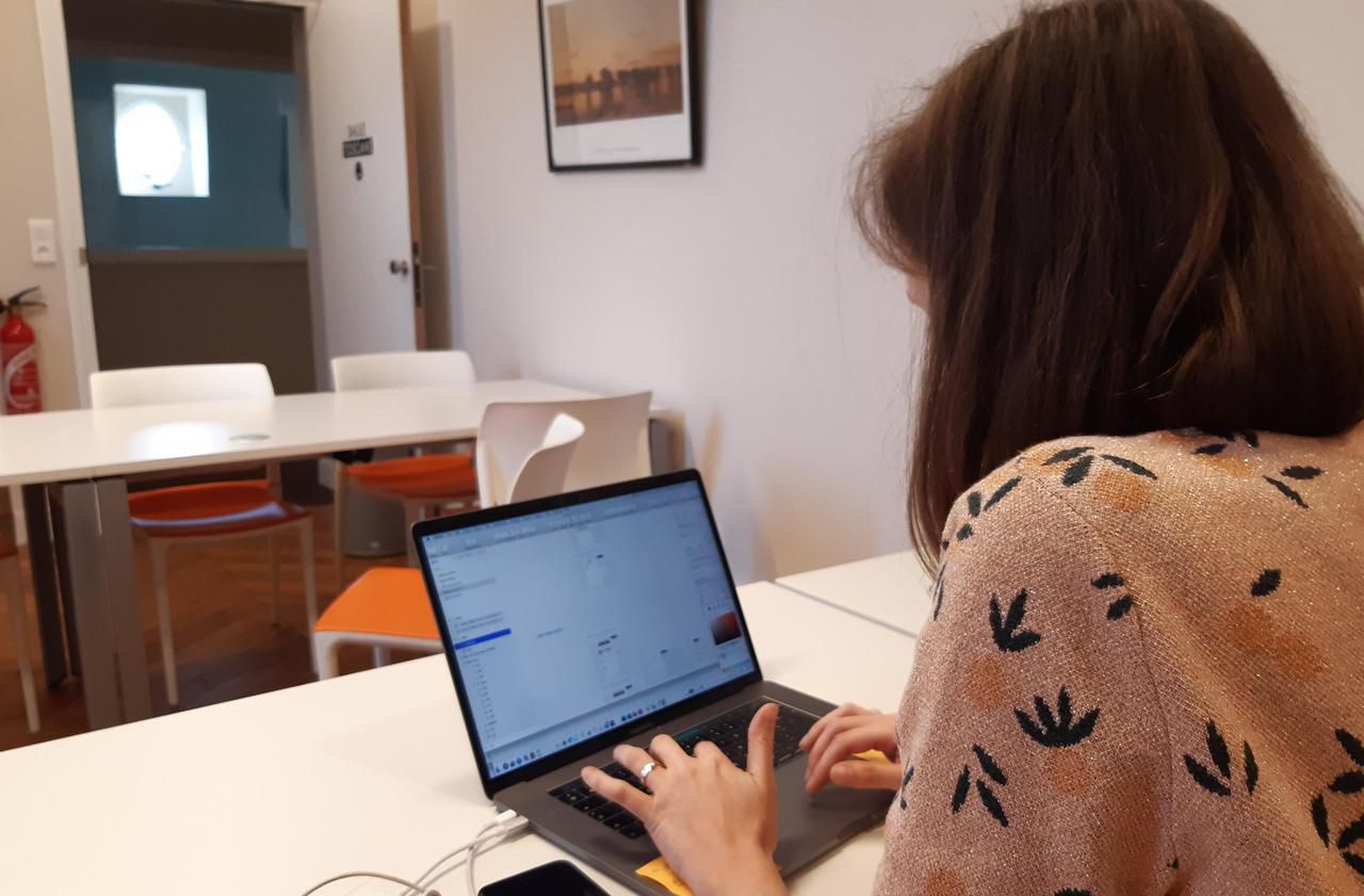 <b></b> Saint-Germain-en-Laye, ce mardi. Sophie, qui travaille dans l’expérience utilisateurs sur Internet, peut difficilement rallier la Porte de la Villette. Elle s’est présentée à l’espace de coworking dès son ouverture.
