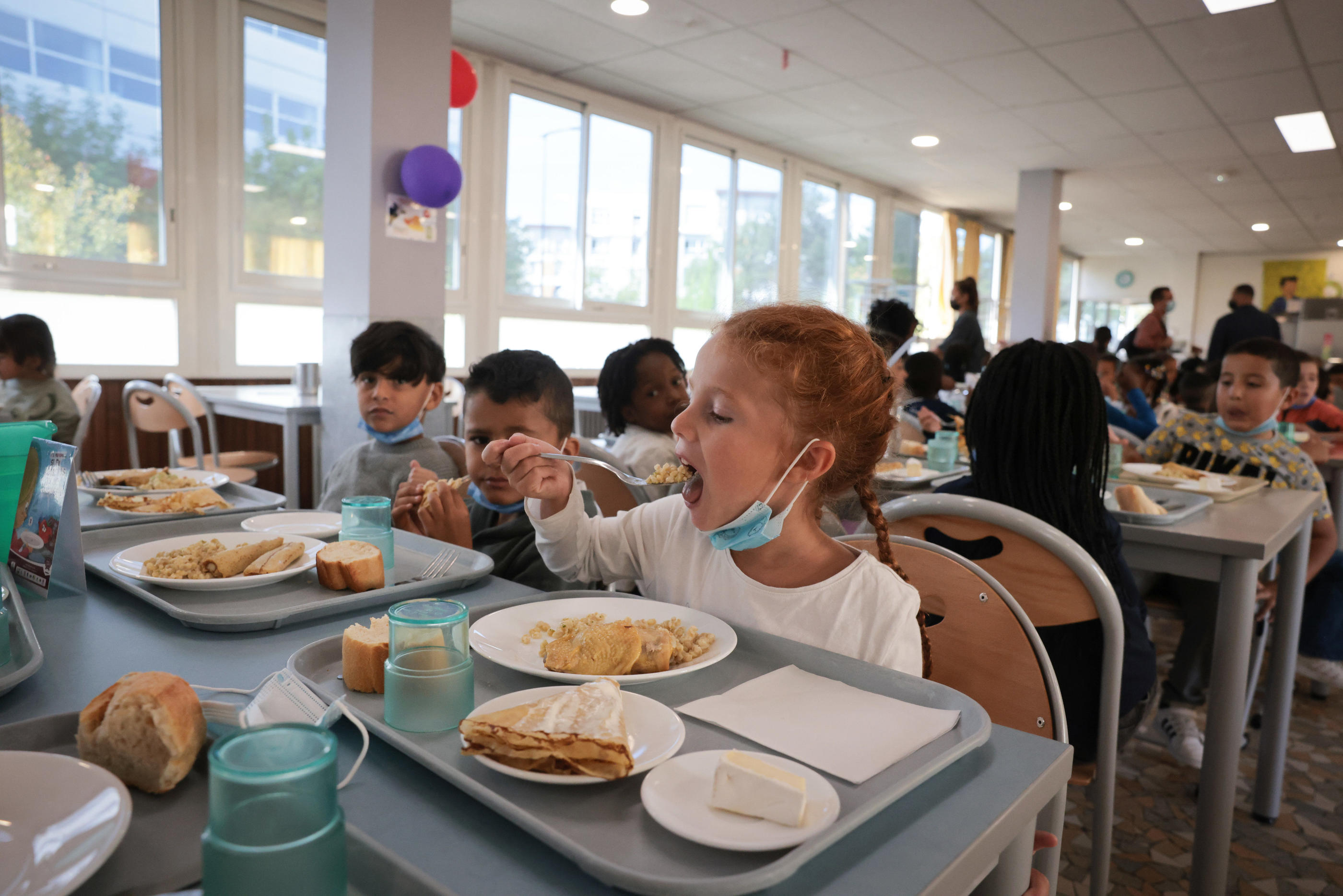 Fromage ou dessert à la cantine : une commune de Seine-Maritime demande aux  élèves de choisir face à l'inflation - Le Parisien
