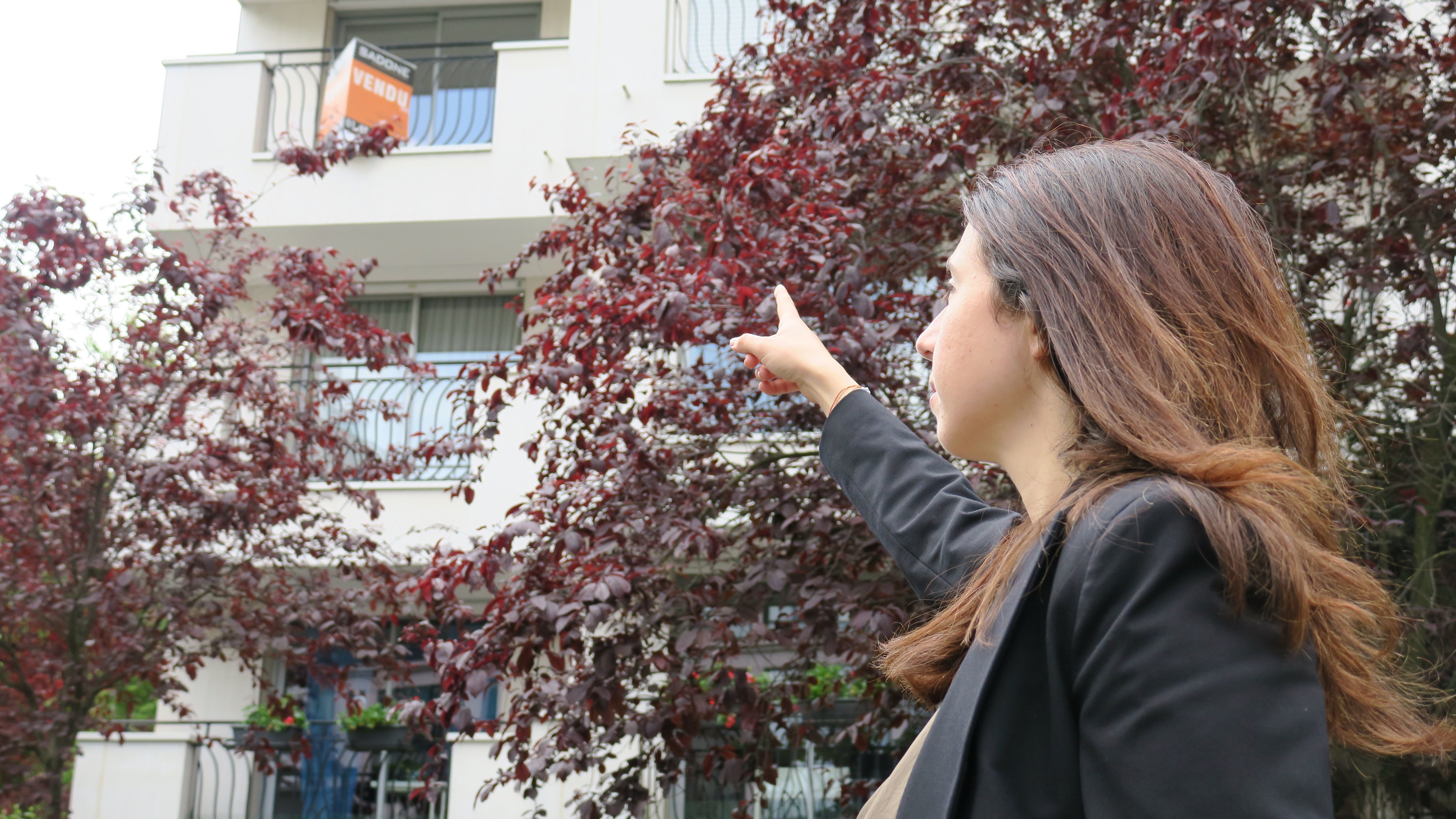 Neuilly-sur-Seine, ce jeudi. Directrice de Sadone Immobilier, Emmanuelle Sadone constate que la vente des appartements de luxe résiste à la tendance morose du marché. LP/Hendrik Delaire