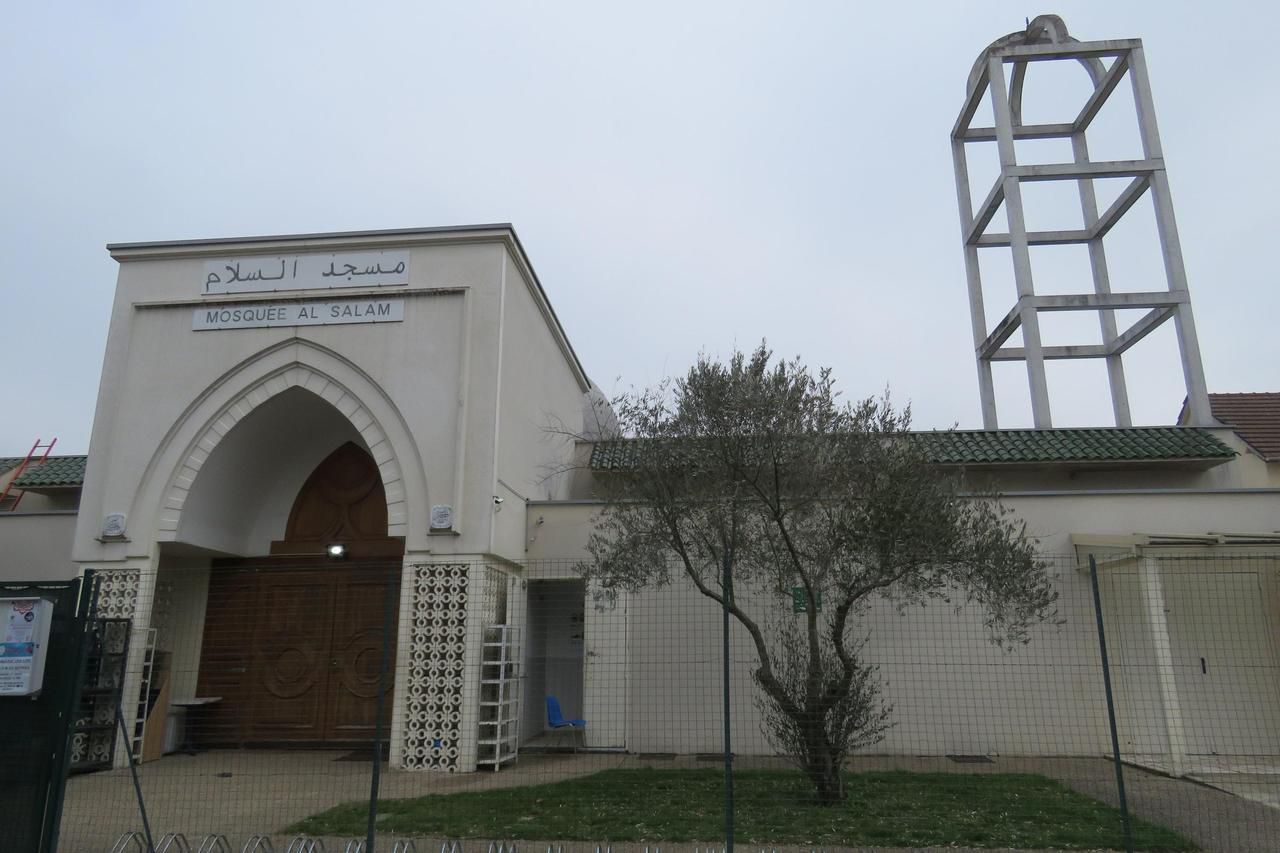 <b></b> Dammarie-les-Lys, 22 mars. La mosquée Al Salam va s’agrandir par l’arrière grâce à un terrain vendu par la commune à l’association cultuelle musulmane de Dammarie.