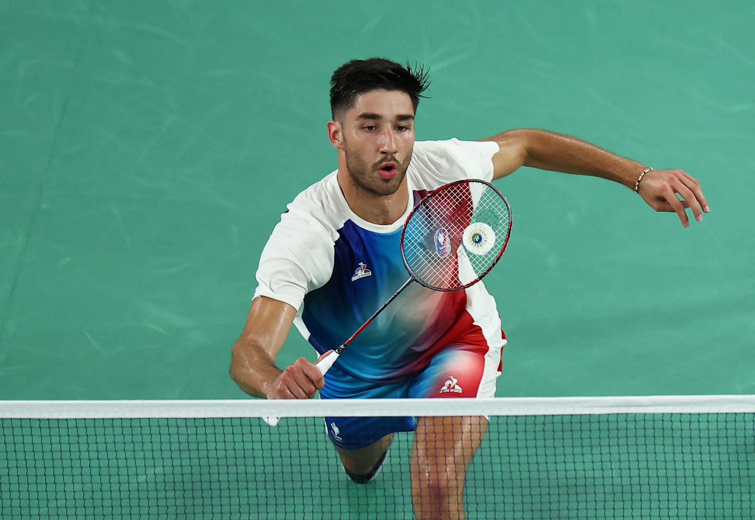 Âgé d’un an et demi, Toma Junior Popov se brûle la main gauche avec un fer à repasser. Un traumatisme qui n'empêchera pourtant pas ce gaucher de jouer au badminton. REUTERS/Ann Wang