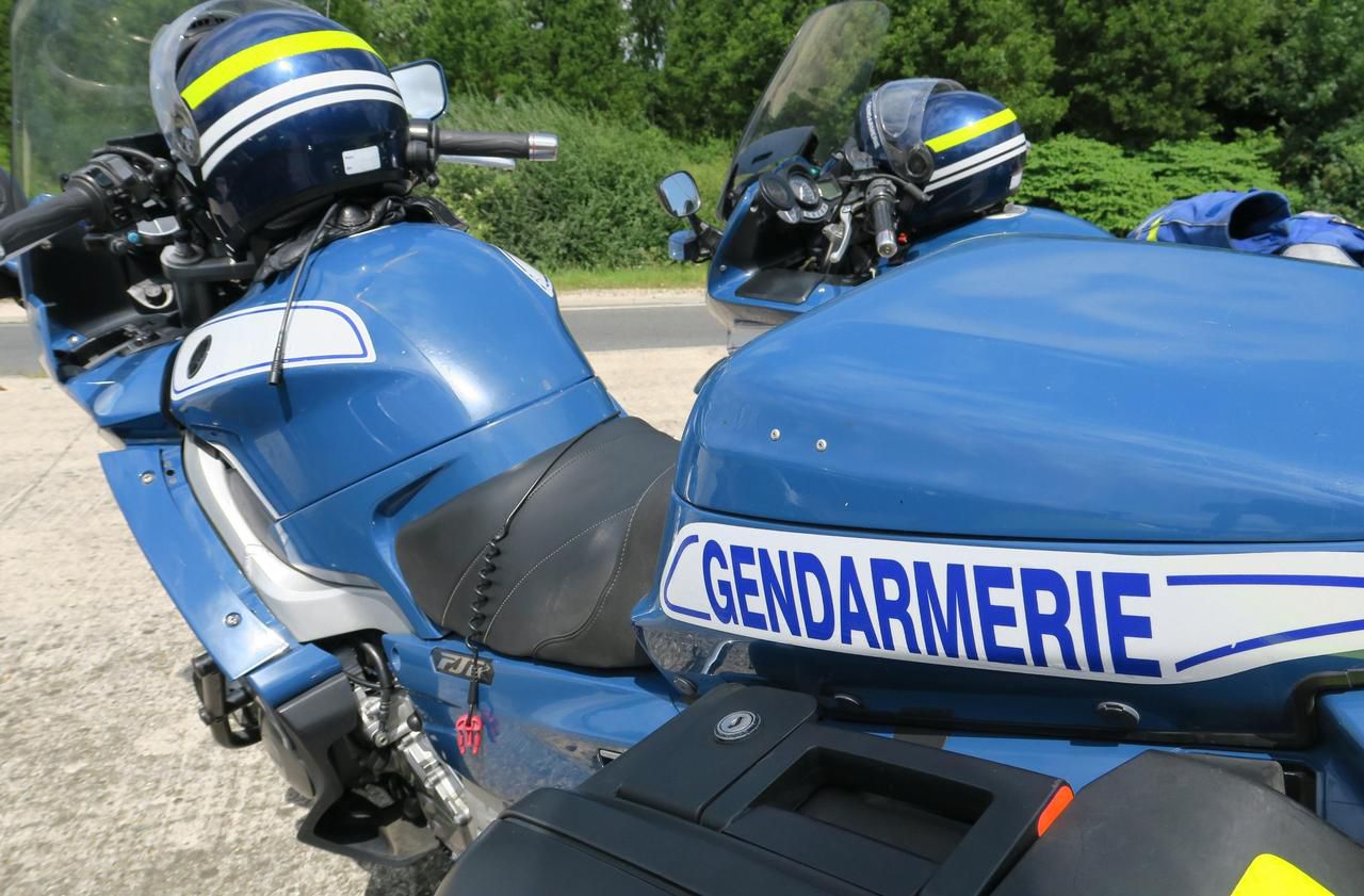 les gendarmes de l’escadron départemental de la sécurité routière de Seine-et-Marne (EDSR77) cherchent à comprendre comment s’est produit le grave accident survenu à l’aube sur l’autoroute du Soleil dans le sud de la Seine-et-Marne.  LP/M.L.