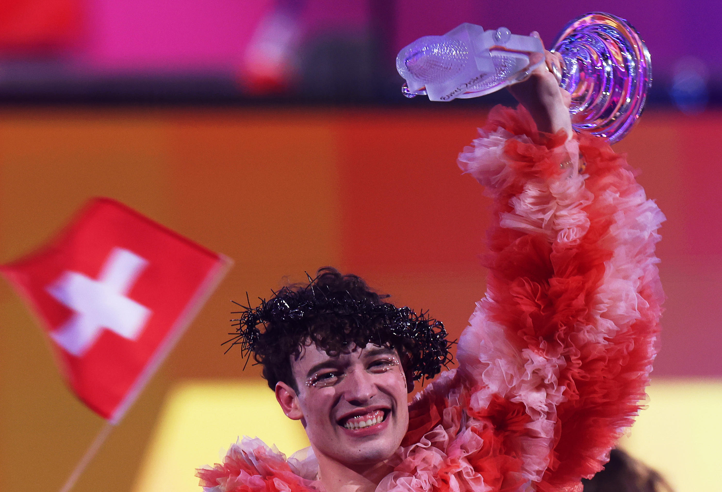 La Suisse n'avait pas gagné l'Eurovision depuis 36 ans, après la victoire en 1988 de la Canadienne Céline Dion sous les couleurs helvétiques avec « Ne partez pas sans moi ». Icon Sport