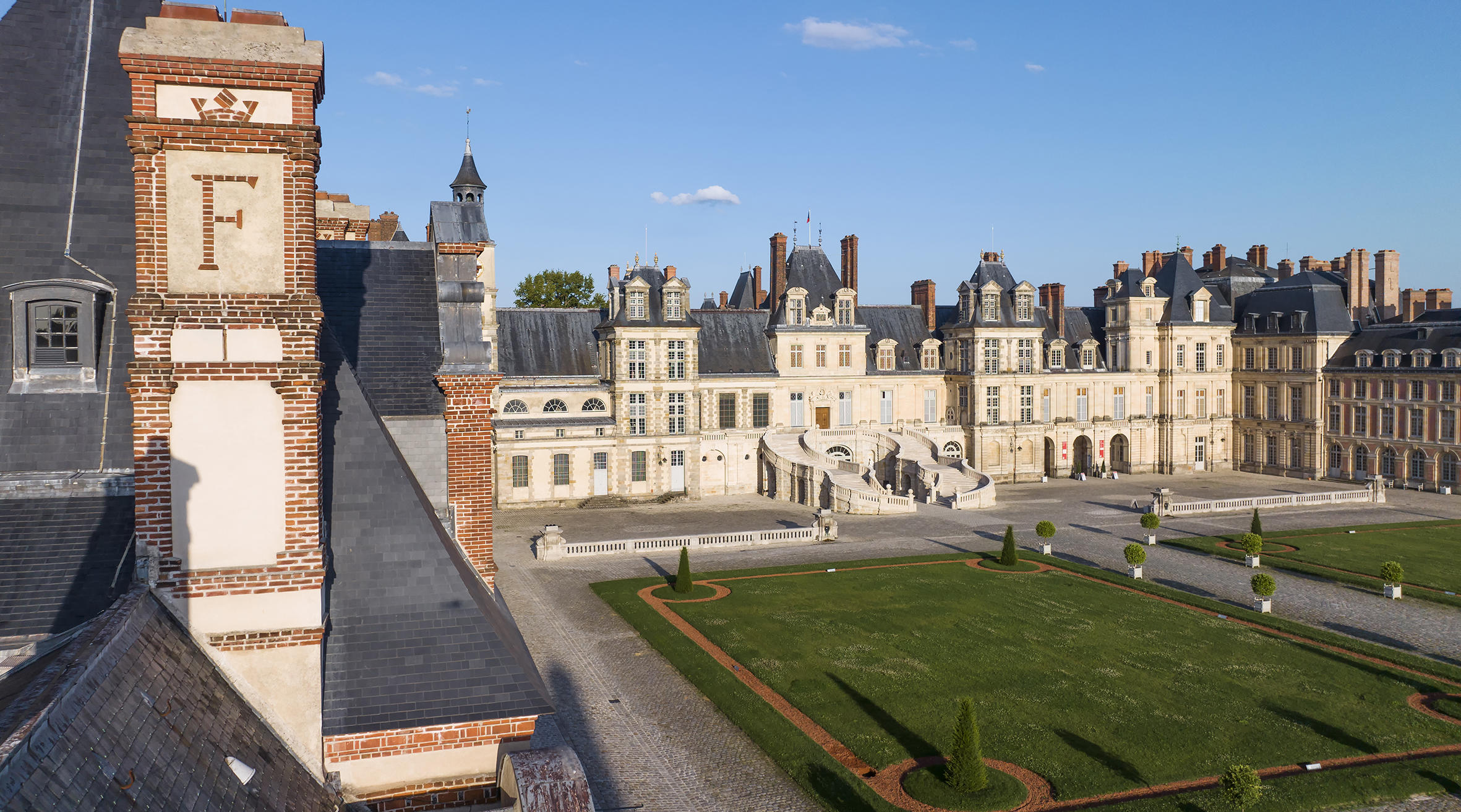 Dans «Le Monument préféré des Français 2024», un petit reportage révèle, pour les 14 sites retenus, tous les charmes et secrets du monument, comme ici au château de Fontainebleau (Seine-et-Marne). DR/FTV