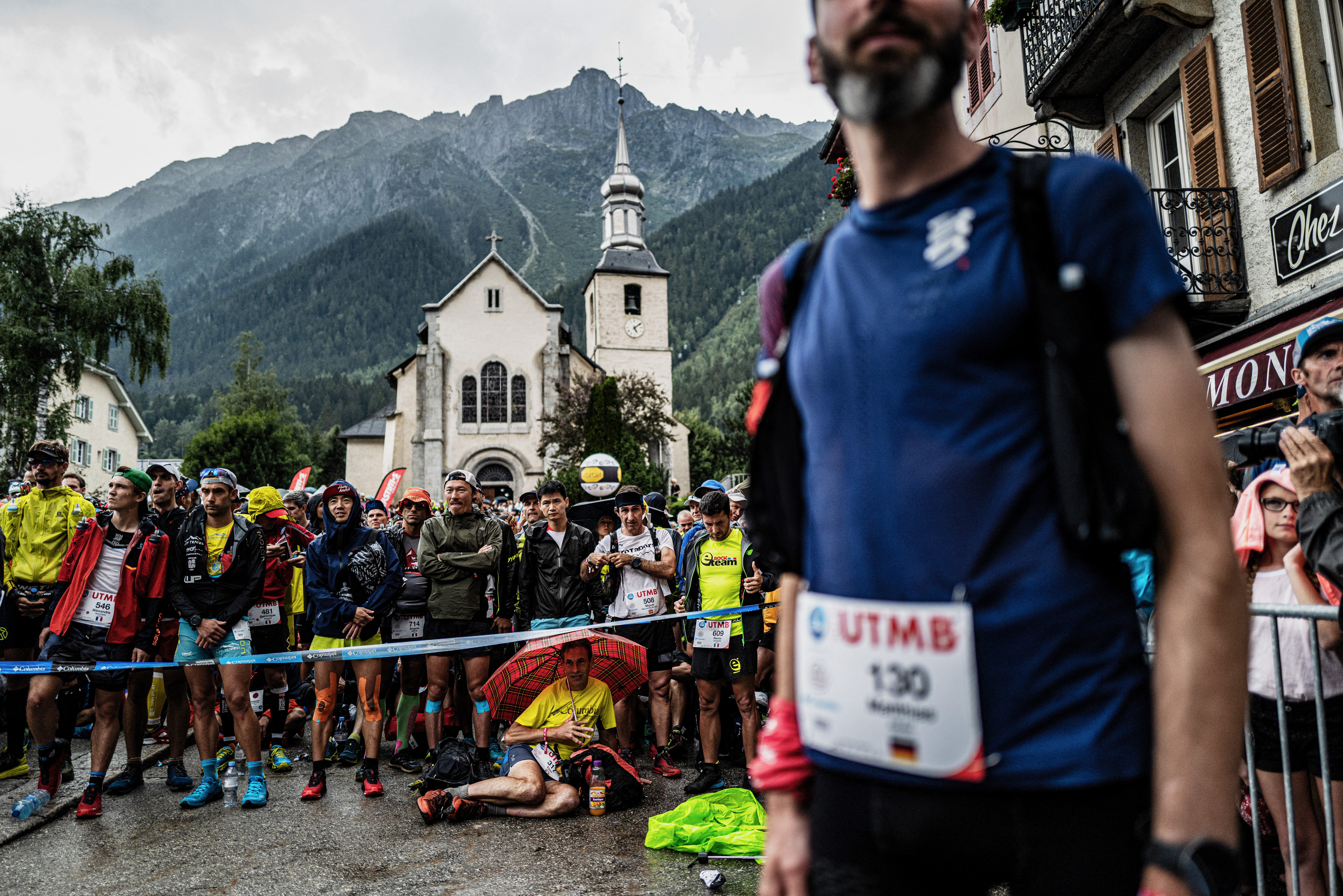 L'UTMB (ici lors de l'édition 2019 à Chamonix), met les coureurs à l'épreuve pendant 170 kilomètres et 10 000 m de dénivelé positif, pour un temps d'effort moyen de 40 heures. AFP/Jeff Pachoud