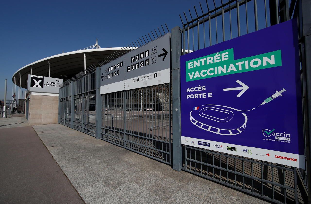 <b></b> Saint-Denis, le 31 mars. Le vaccinodrome du Stade de France sera ouvert aux habitants de Seine-Saint-Denis âgés de plus de 60 ans pour remplir les créneaux qui ne trouvent pas preneur.