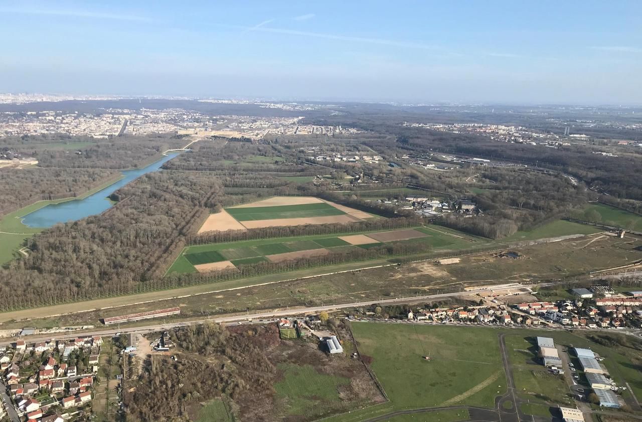 <b></b> Versailles (Yvelines), le 24 mars 2021. Situé à la frontière entre le domaine du Château de Versailles et la ville de Saint-Cyr, le futur quartier de Gally est représenté ici par le triangle en jaune. 